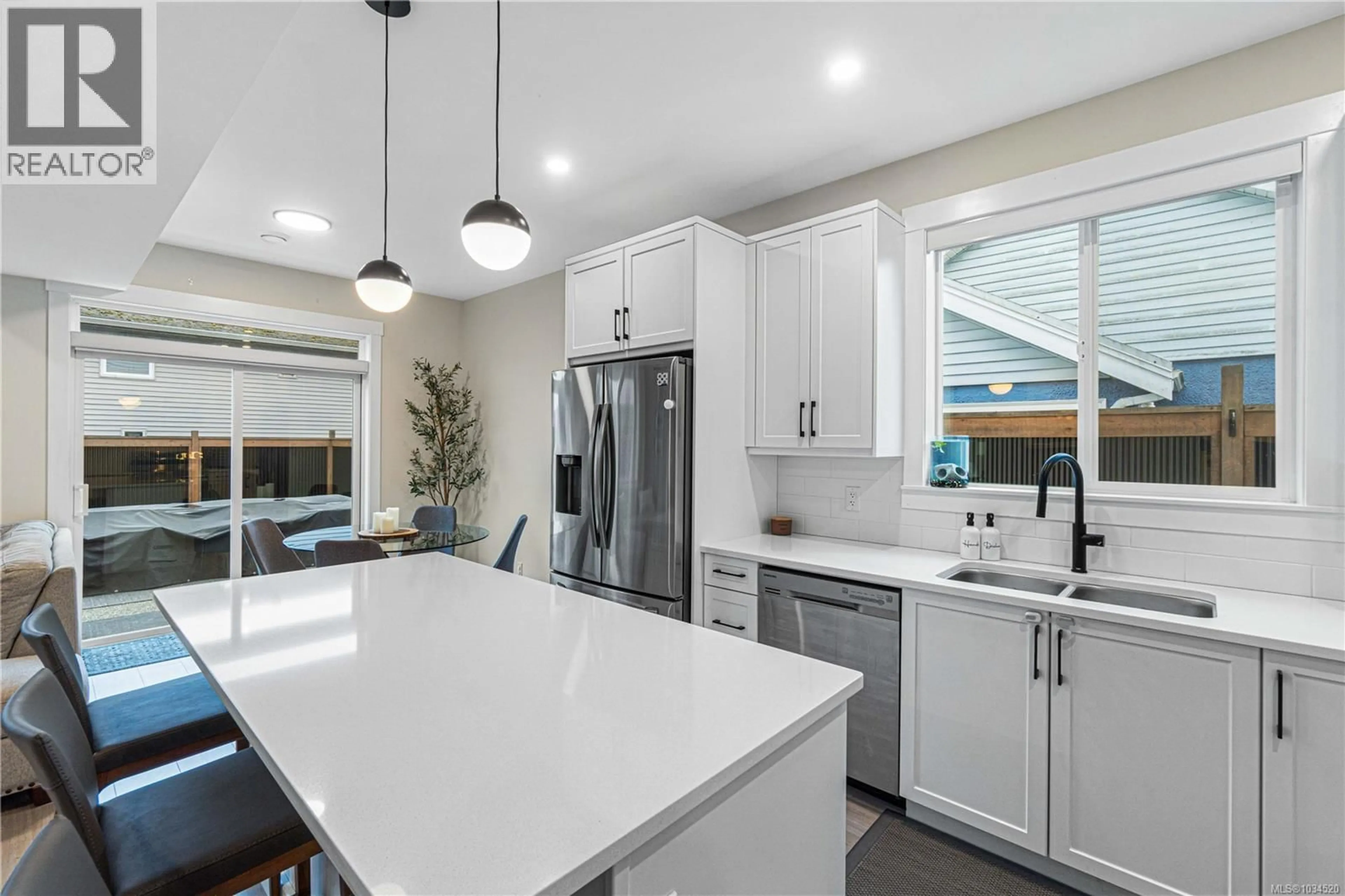 Open concept kitchen, ceramic/tile floor for 340 MILLSTONE AVENUE, Nanaimo British Columbia V9S0B5