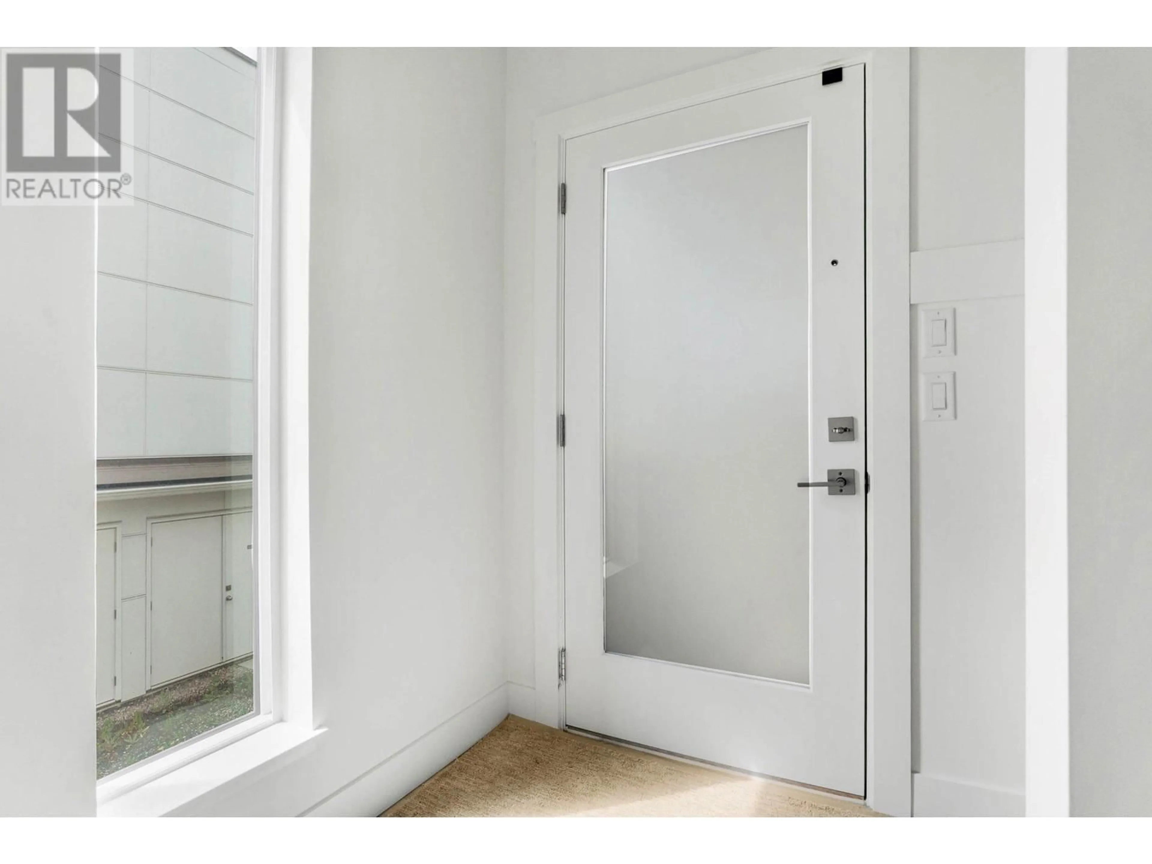 Indoor entryway for 46 - 720 VALLEY ROAD, Kelowna British Columbia V1V0E1