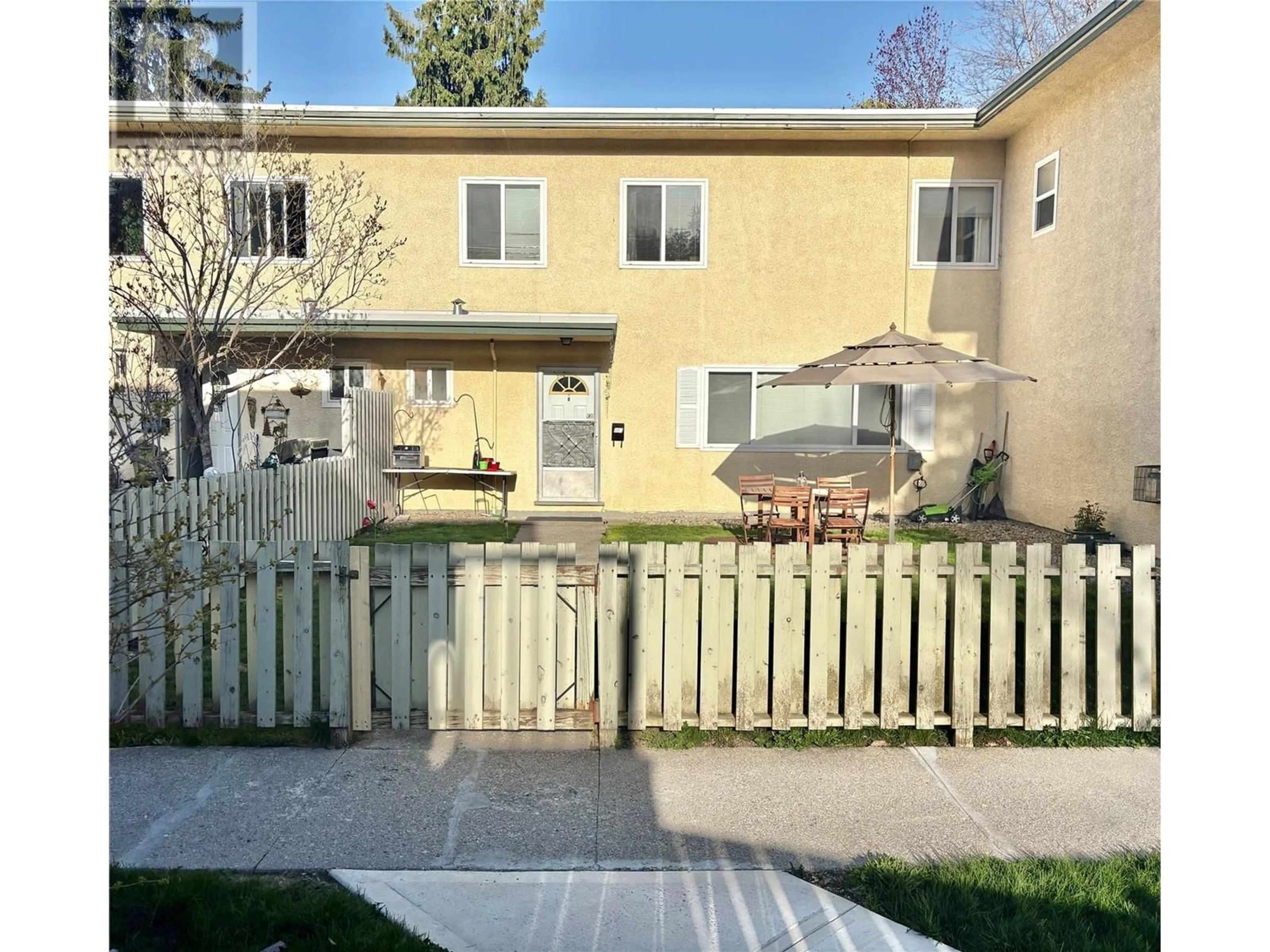 Patio, street for 463 WEST RICHARDS STREET, Nelson British Columbia V1L3K2