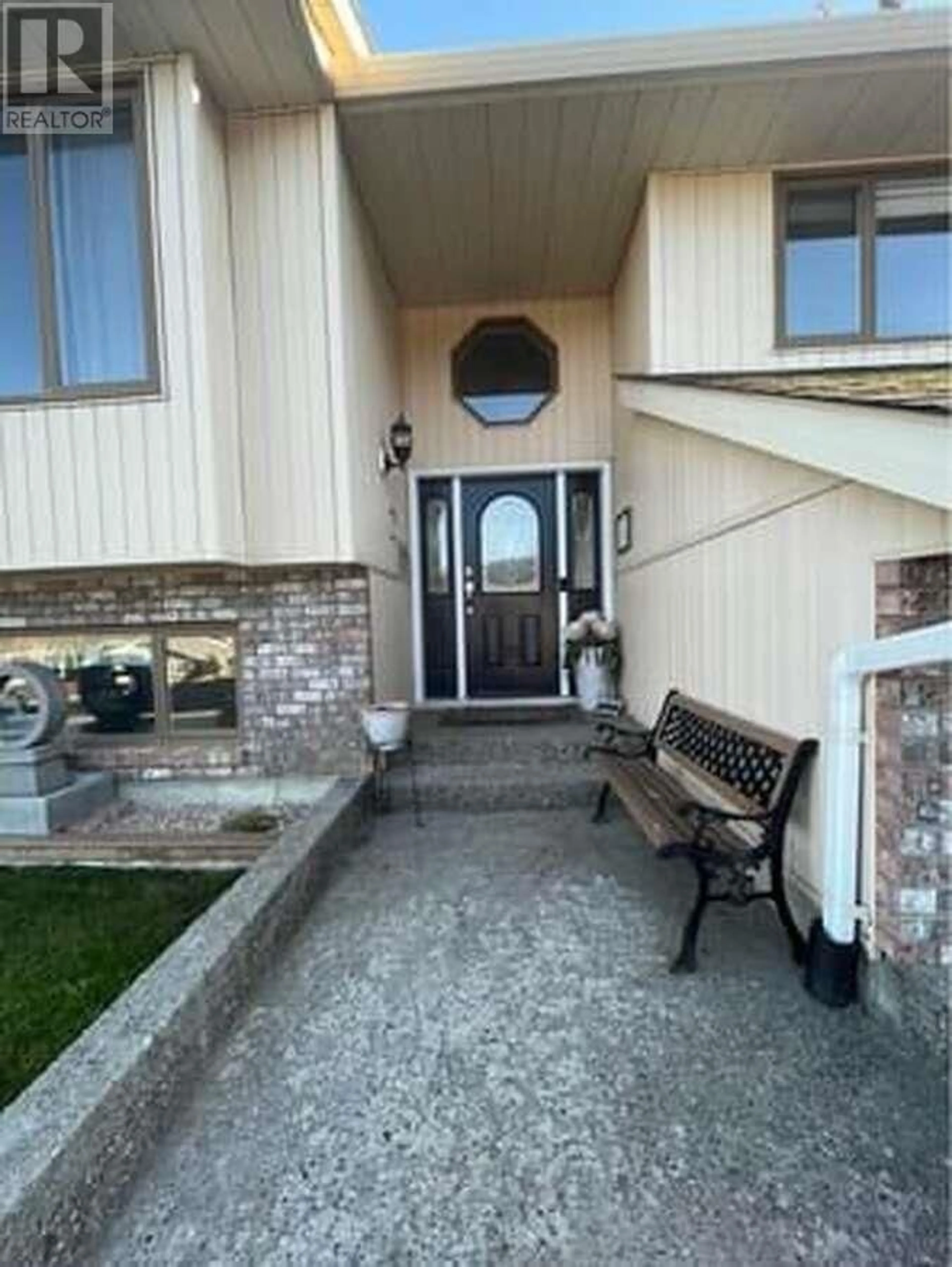 Indoor entryway for 27 PRESTON CRESCENT, Enderby British Columbia V0E1V1