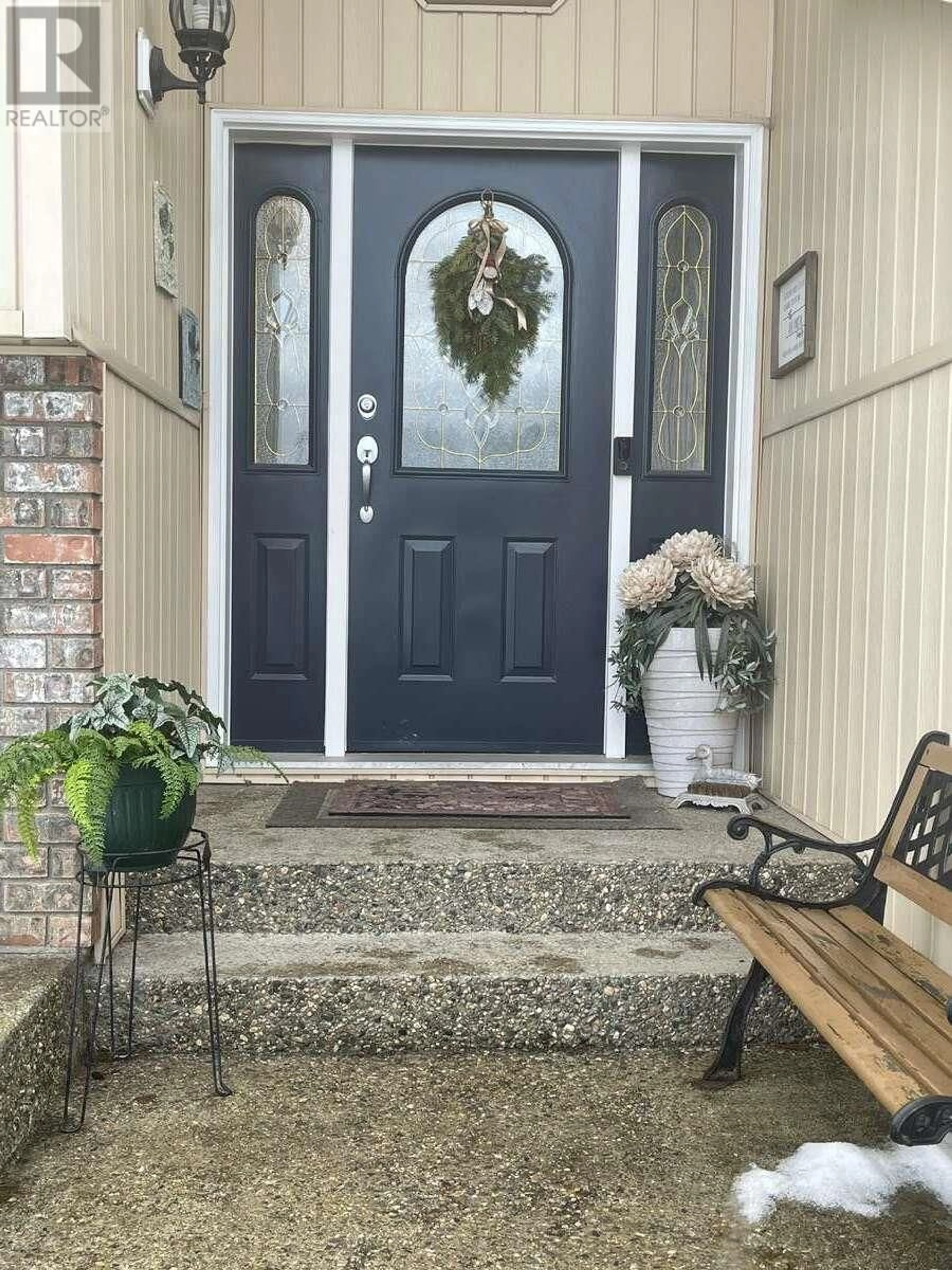 Indoor entryway for 27 PRESTON CRESCENT, Enderby British Columbia V0E1V1