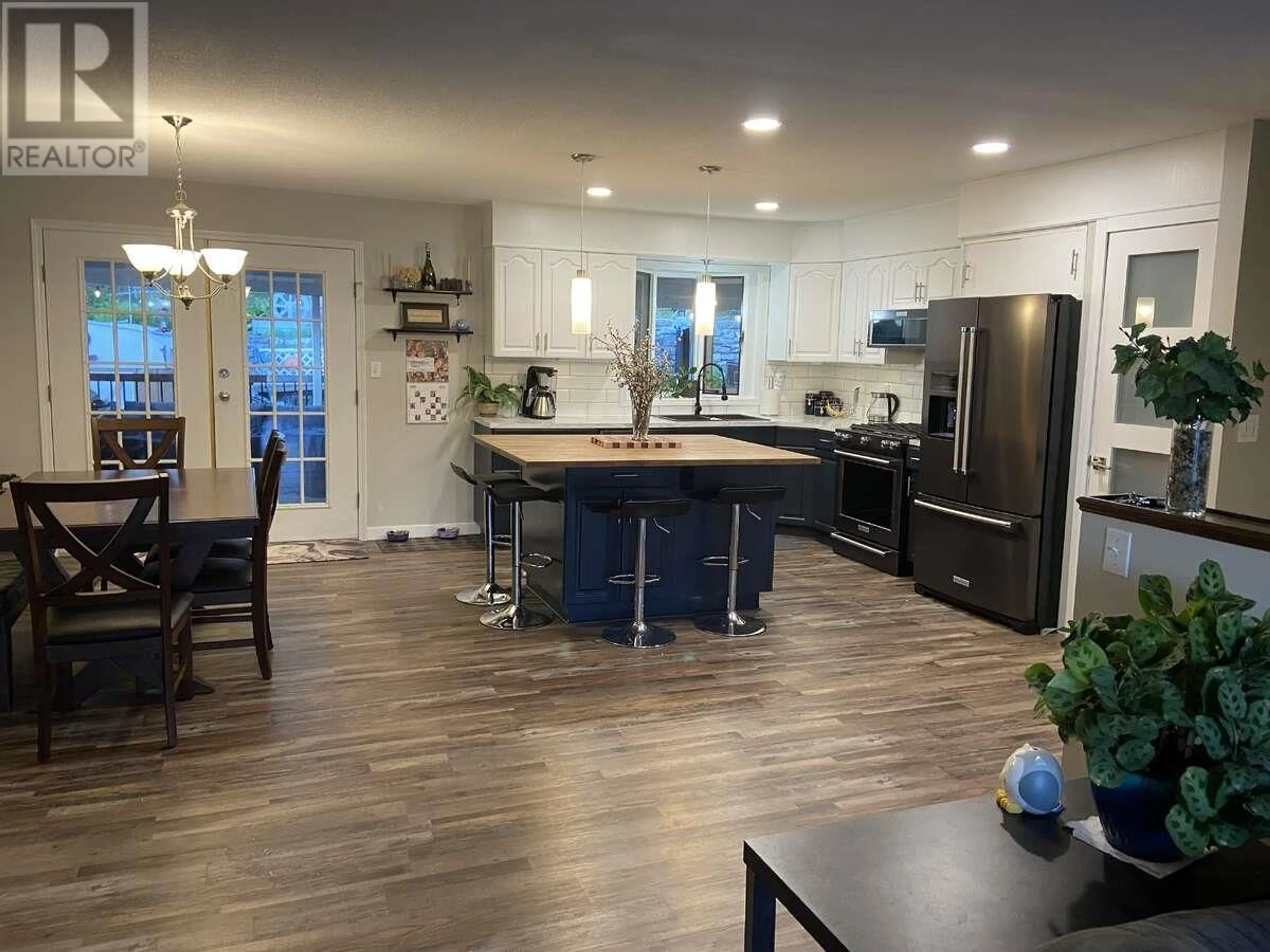 Open concept kitchen, unknown for 27 PRESTON CRESCENT, Enderby British Columbia V0E1V1