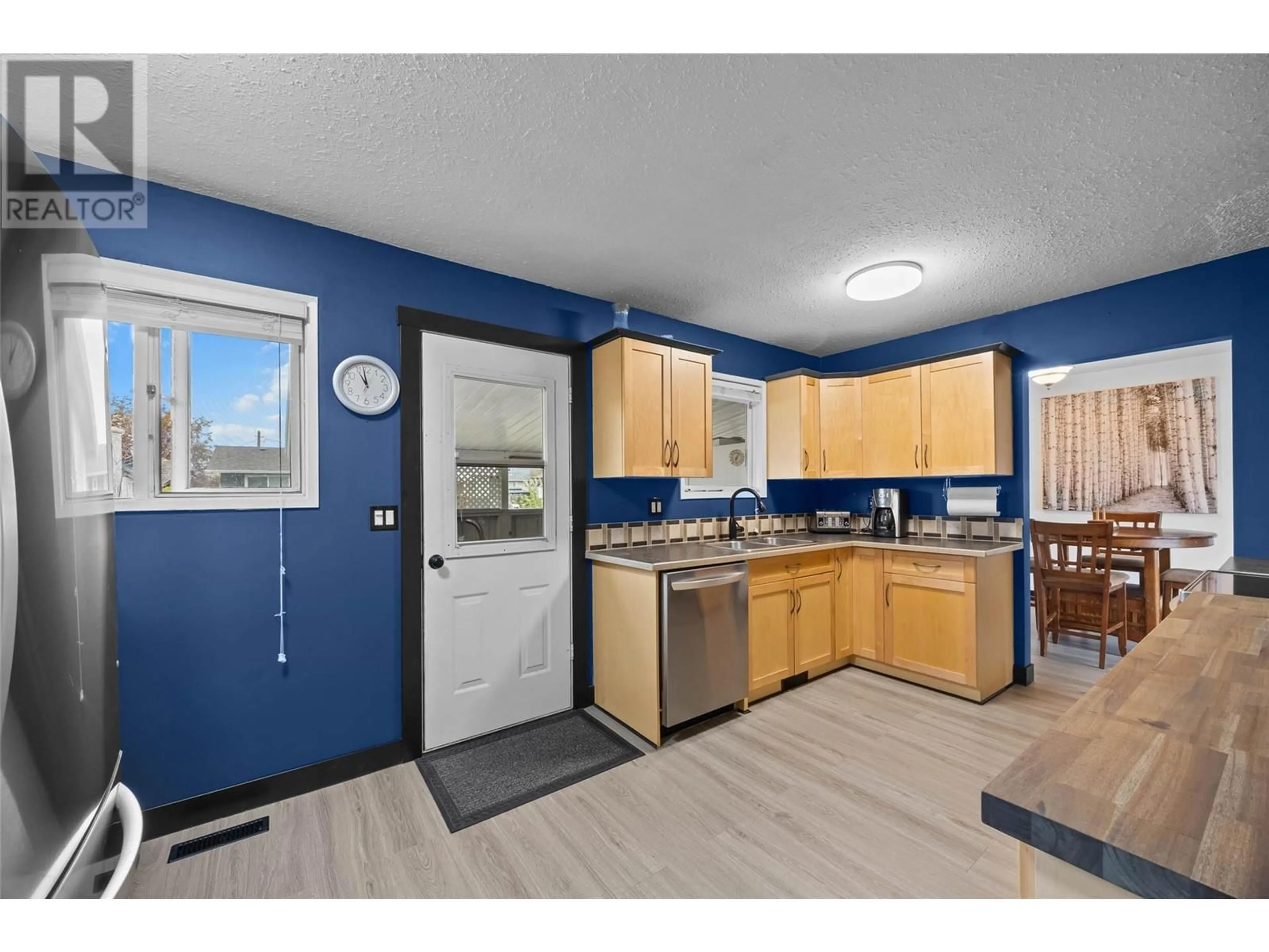 Standard kitchen, unknown for 542 LYNWOOD AVENUE, Kamloops British Columbia V2B6A7