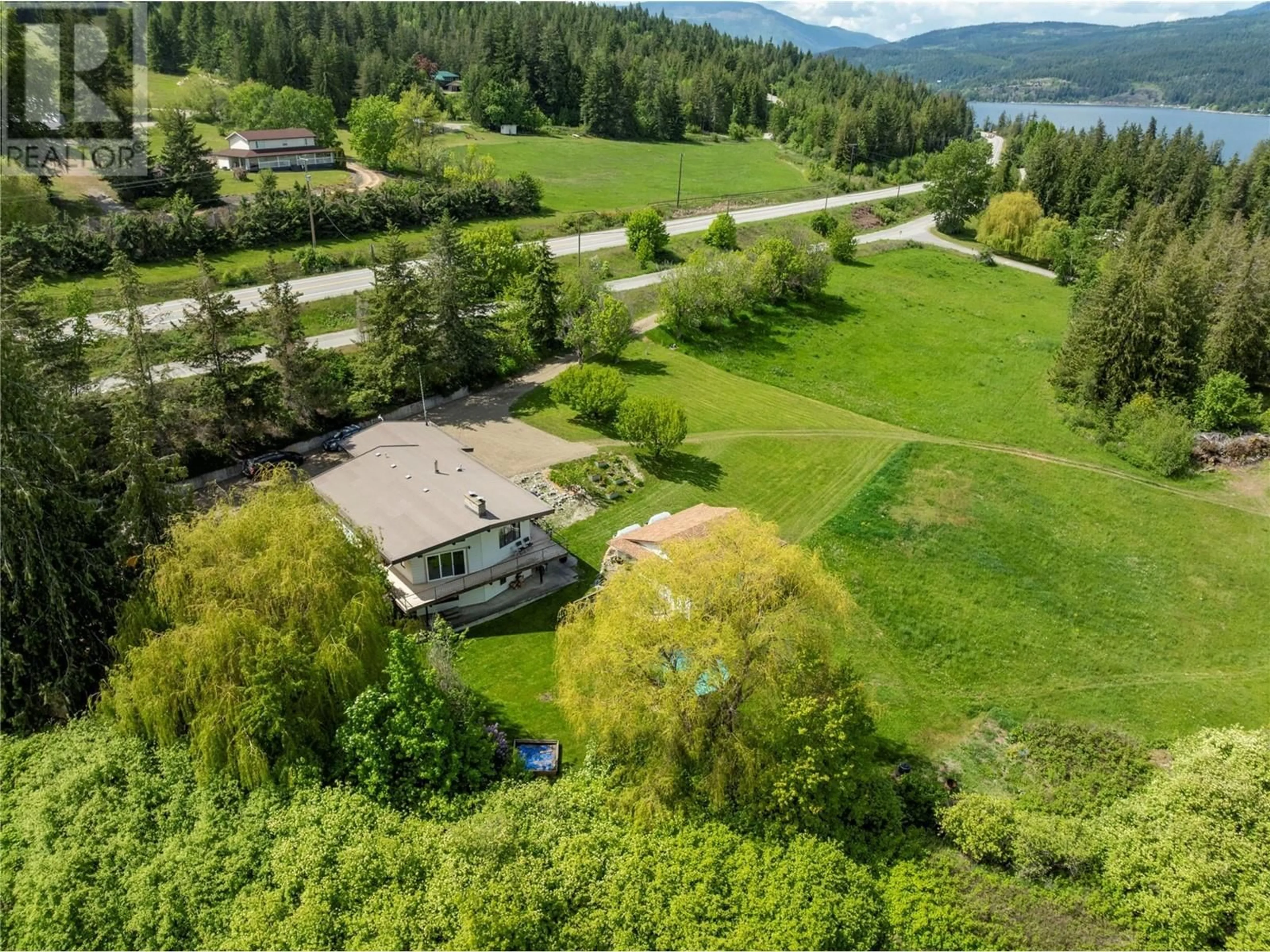 A pic from outside/outdoor area/front of a property/back of a property/a pic from drone, water/lake/river/ocean view for 695 WAVERLY PARK FRONTAGE ROAD, Sorrento British Columbia V0E2W0