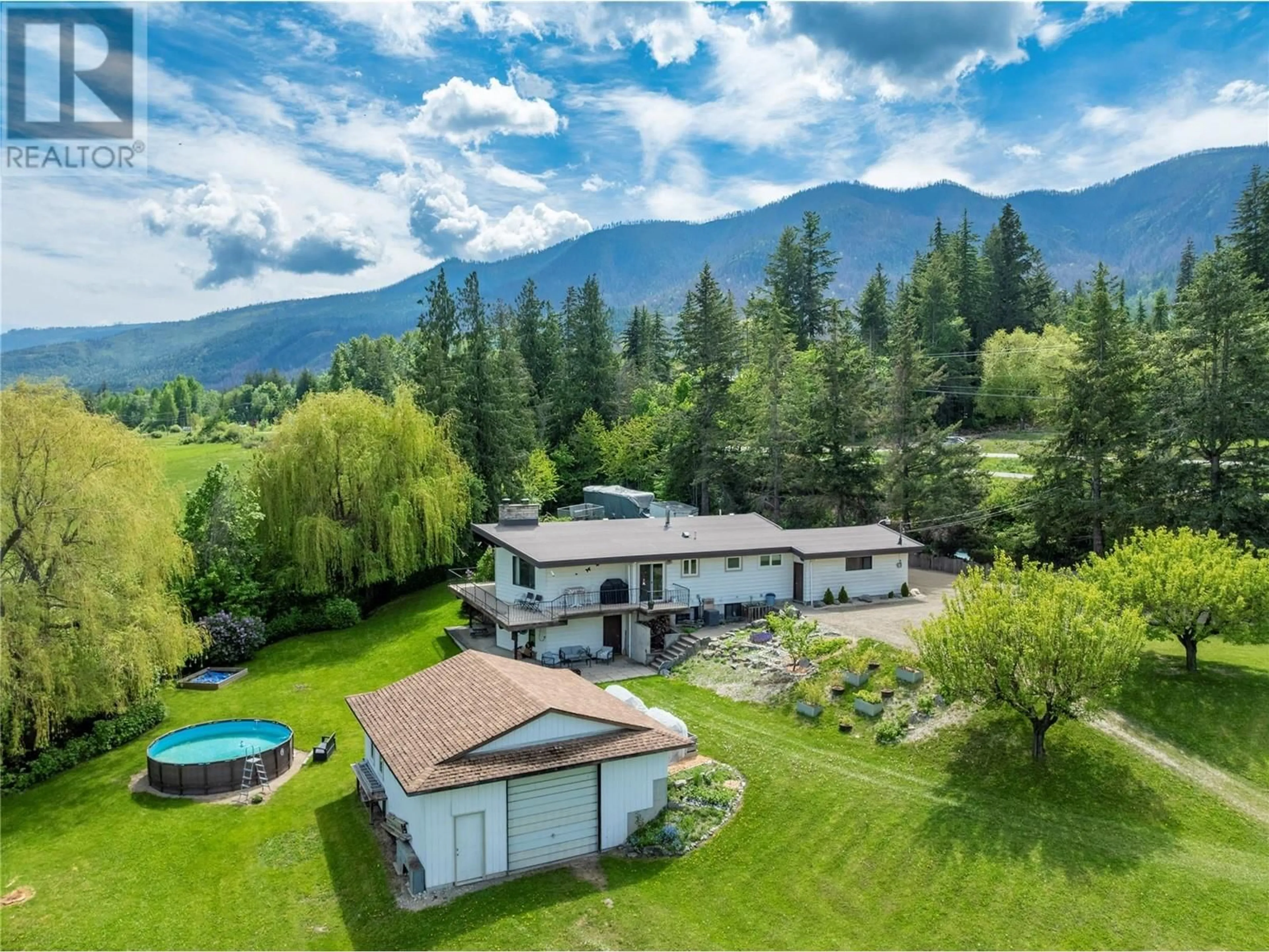 A pic from outside/outdoor area/front of a property/back of a property/a pic from drone, mountain view for 695 WAVERLY PARK FRONTAGE ROAD, Sorrento British Columbia V0E2W0