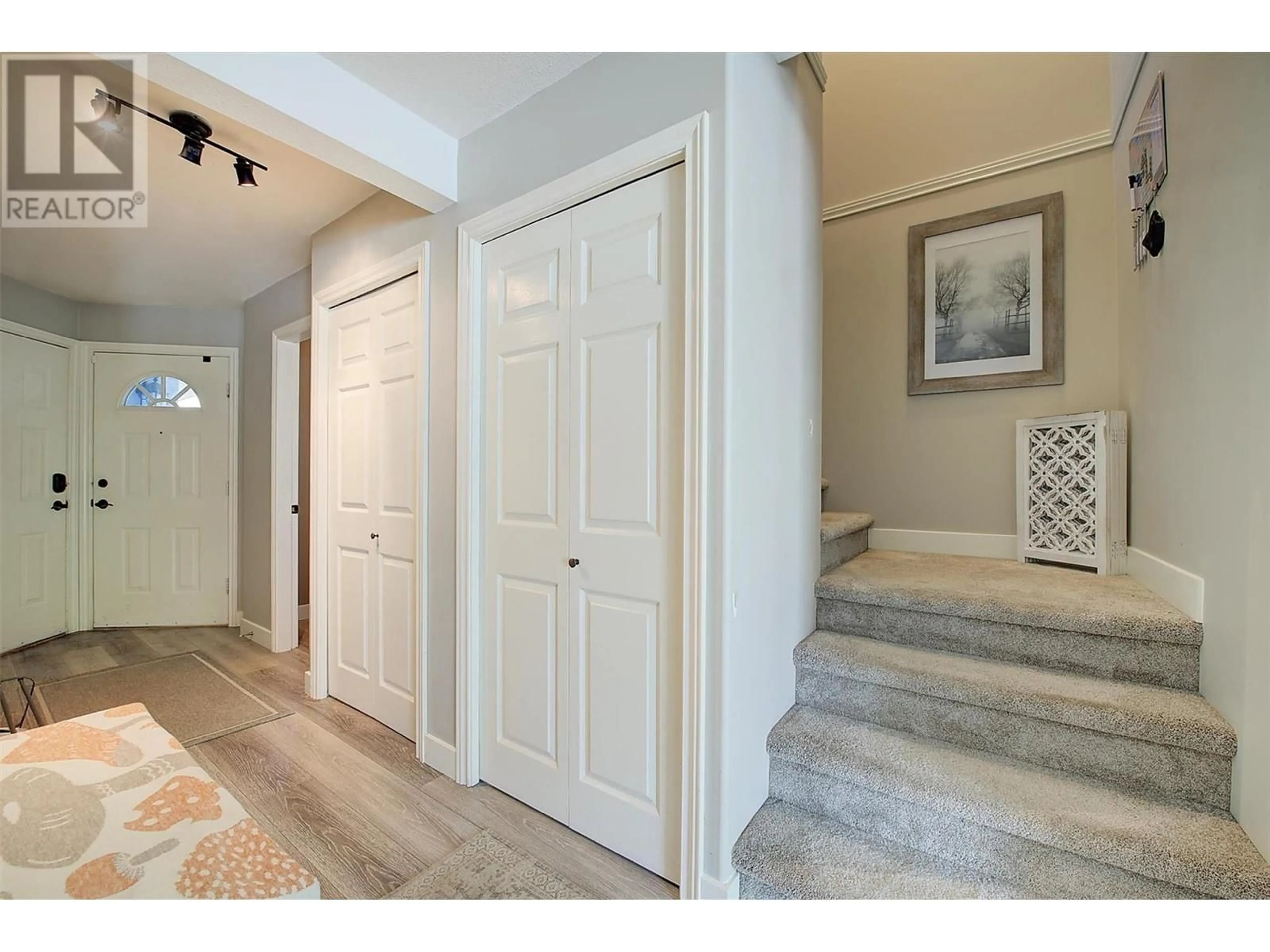 Indoor entryway for 31 - 316 WHITMAN ROAD, Kelowna British Columbia V1V1Y9