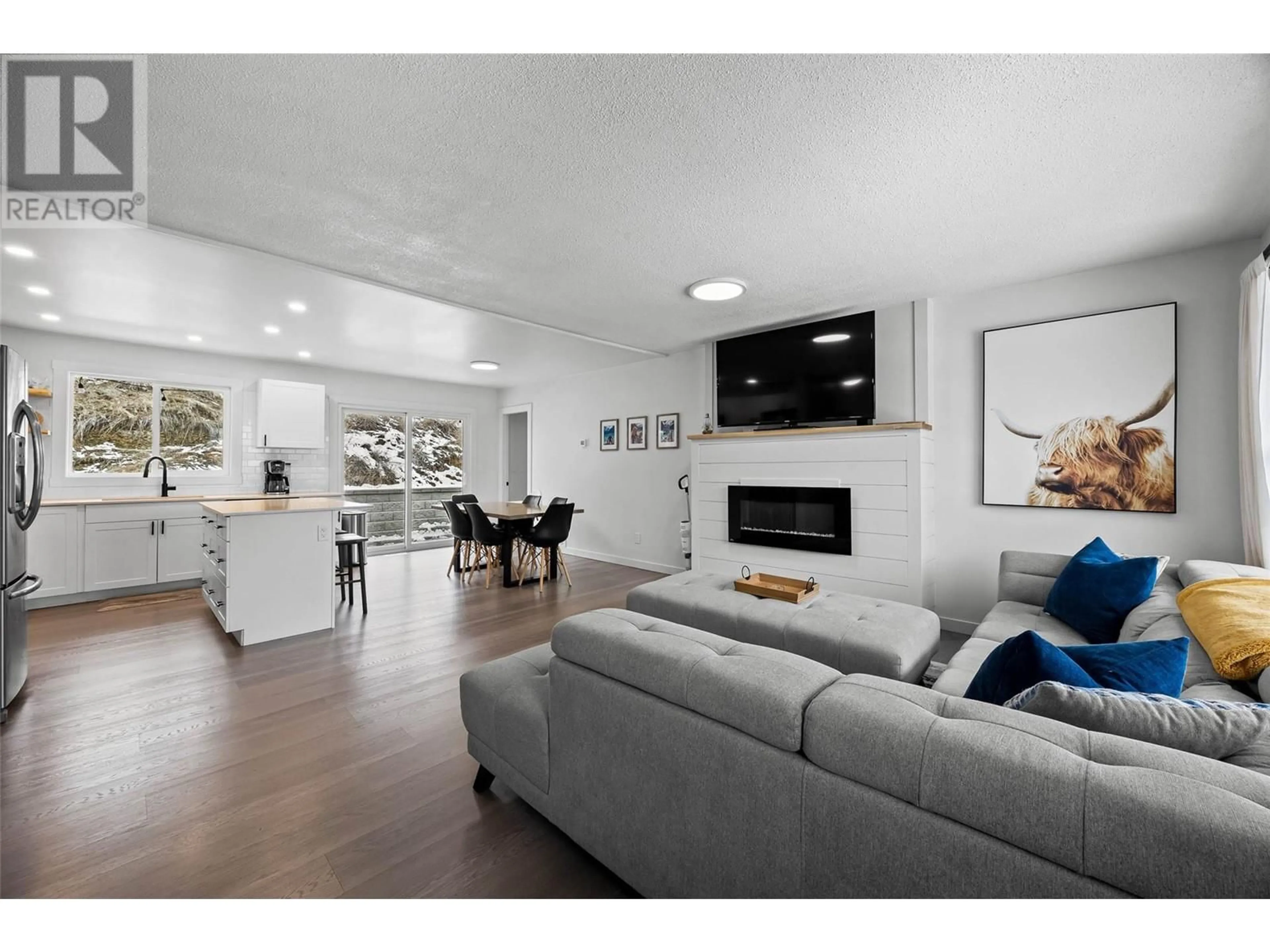 Living room with furniture, unknown for 4396 WESTSYDE ROAD, Kamloops British Columbia V2B8N2