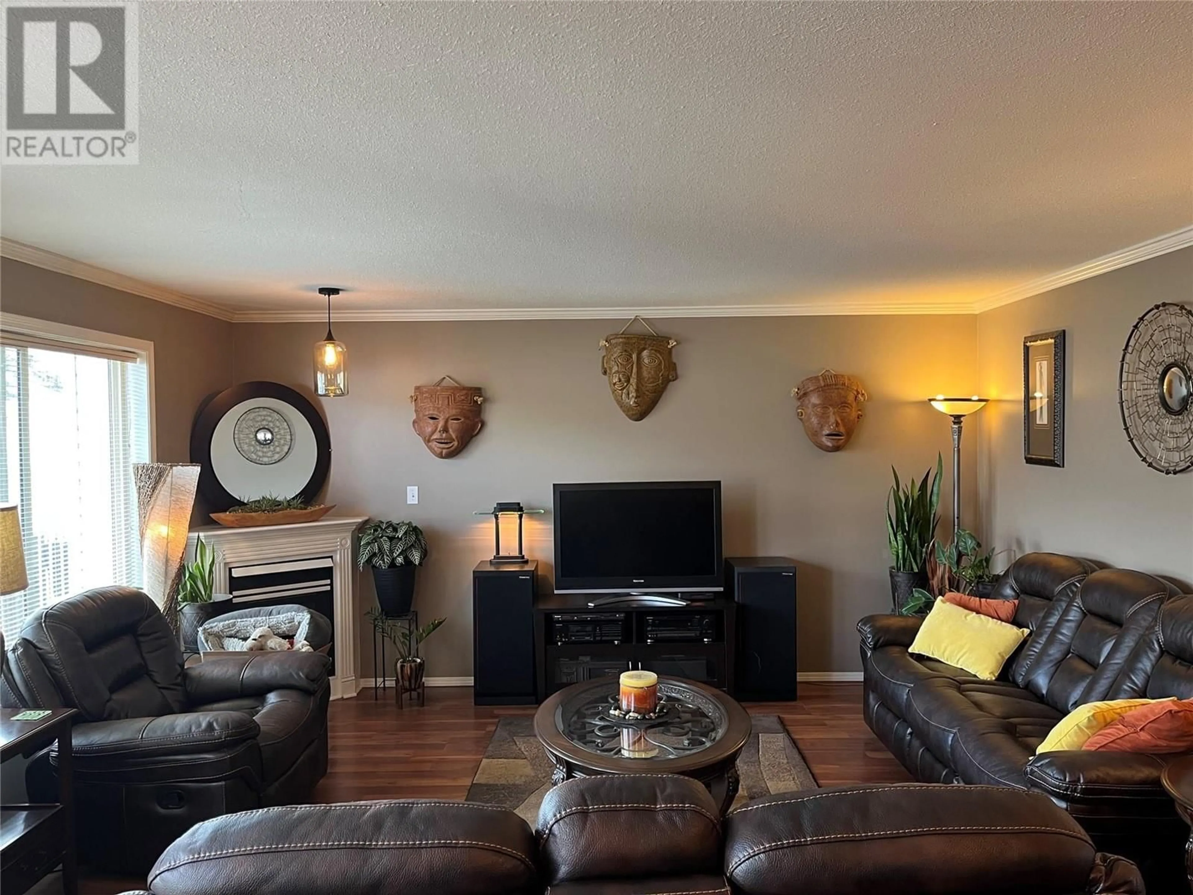 Living room with furniture, wood/laminate floor for 30 - 4740 20 STREET, Vernon British Columbia V1T9N7
