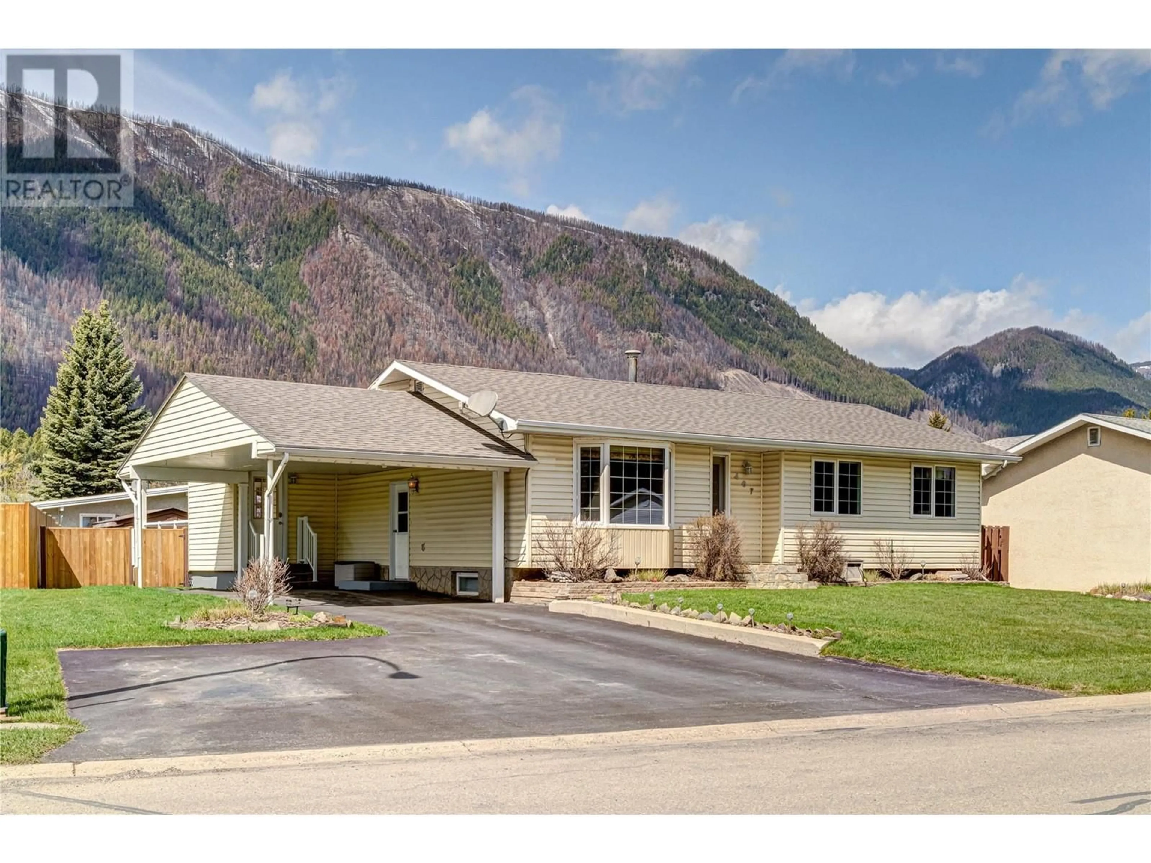 Home with vinyl exterior material, mountain view for 467 ENGELMANN SPRUCE DRIVE, Sparwood British Columbia V0B2G1