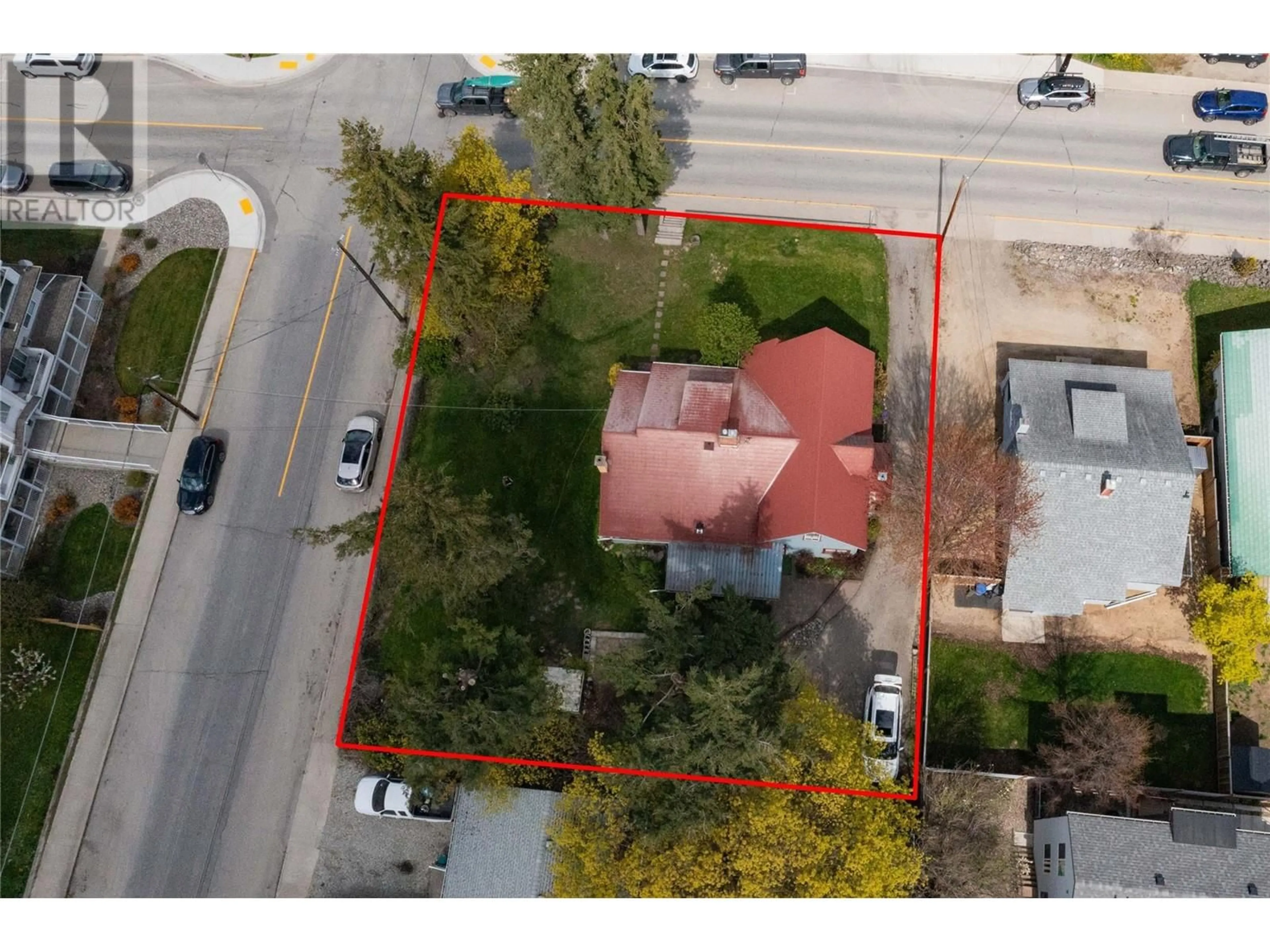 A pic from outside/outdoor area/front of a property/back of a property/a pic from drone, street for 320 OKANAGAN AVENUE SOUTHEAST, Salmon Arm British Columbia V1E3H6