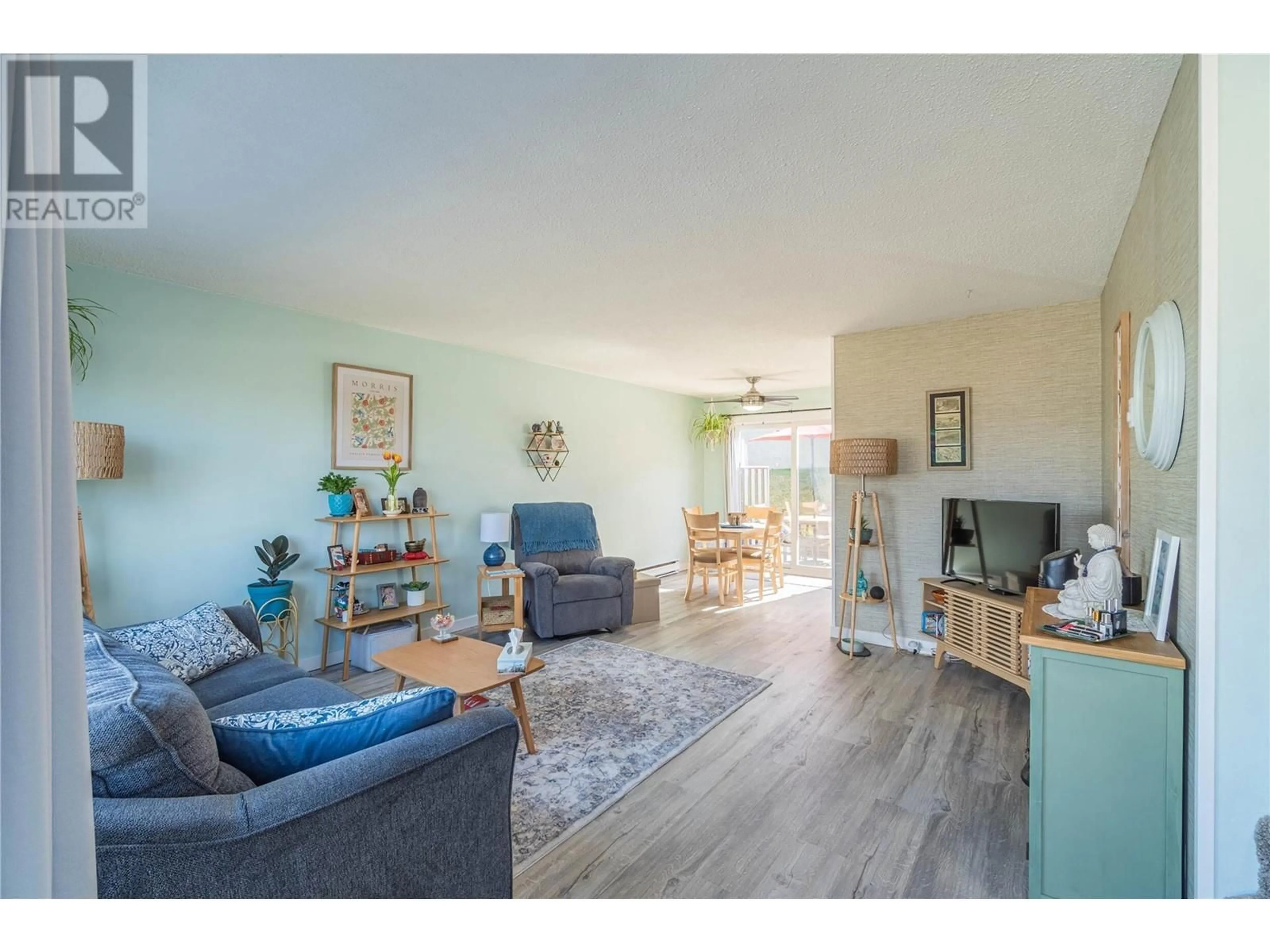 Living room with furniture, wood/laminate floor for 21 - 1605 SUMMIT DRIVE, Kamloops British Columbia V2E2A5