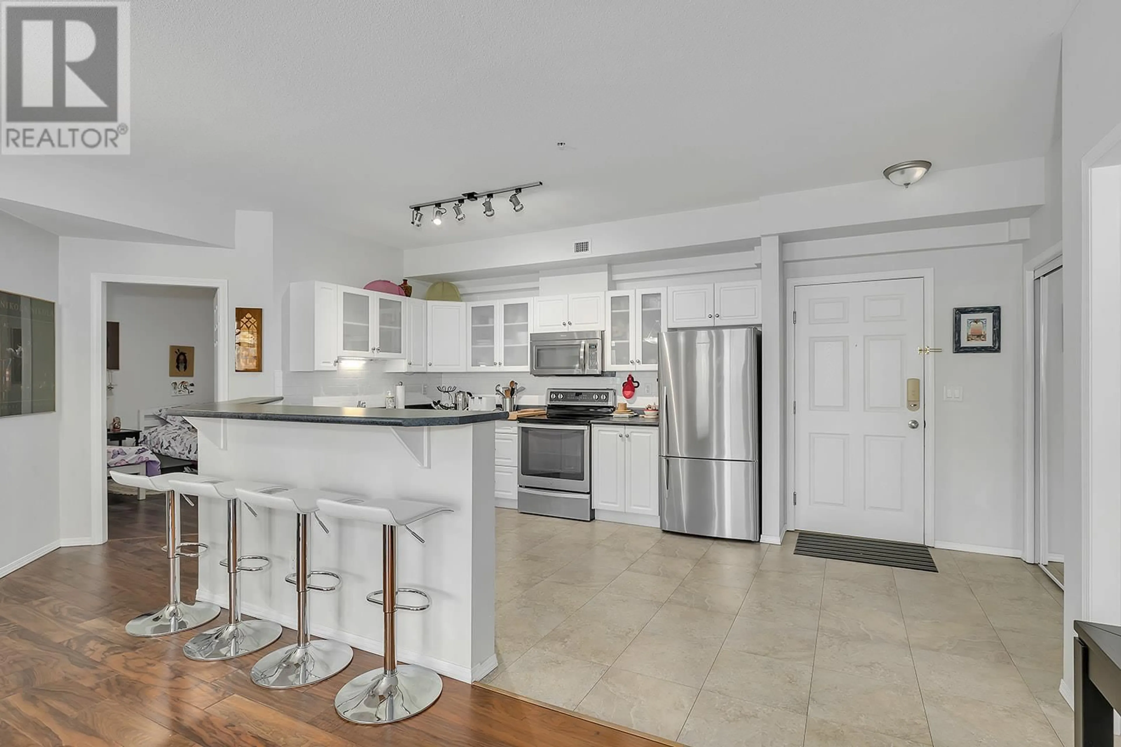 Open concept kitchen, ceramic/tile floor for 410 - 1088 SUNSET DRIVE, Kelowna British Columbia V1Y9W1