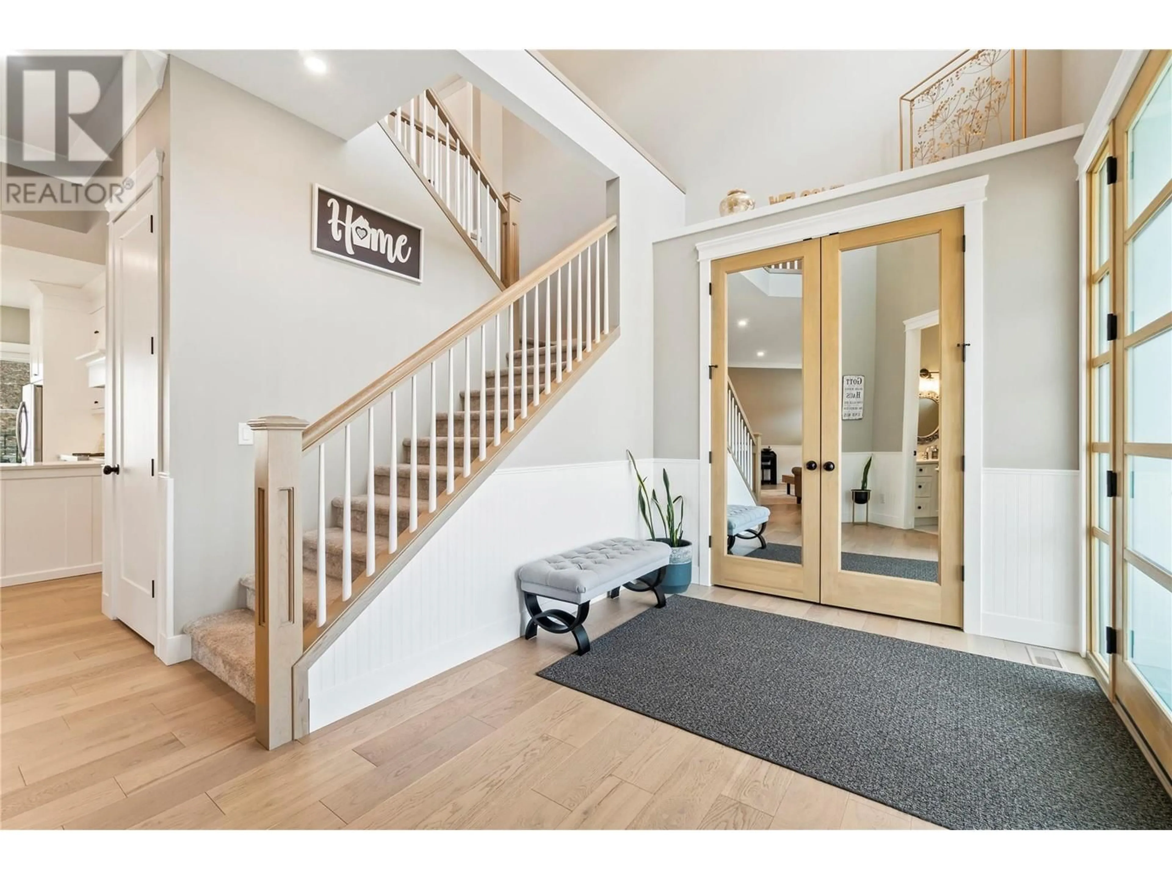 Indoor entryway for 2699 RIDGEMOUNT DRIVE, West Kelowna British Columbia V4T0E3