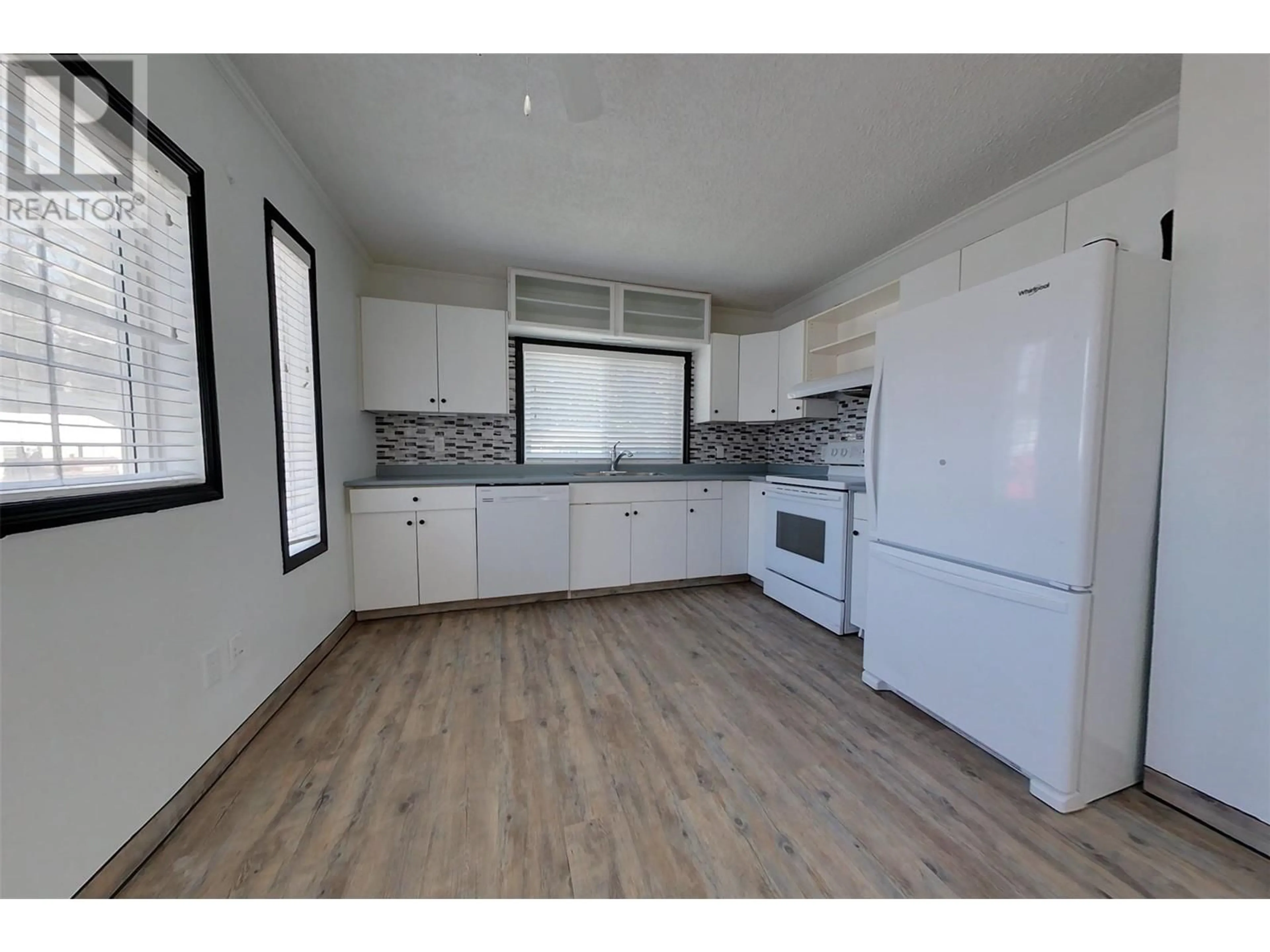 Standard kitchen, wood/laminate floor for 3a - 2640 WARREN AVENUE, Kimberley British Columbia V1A1T5