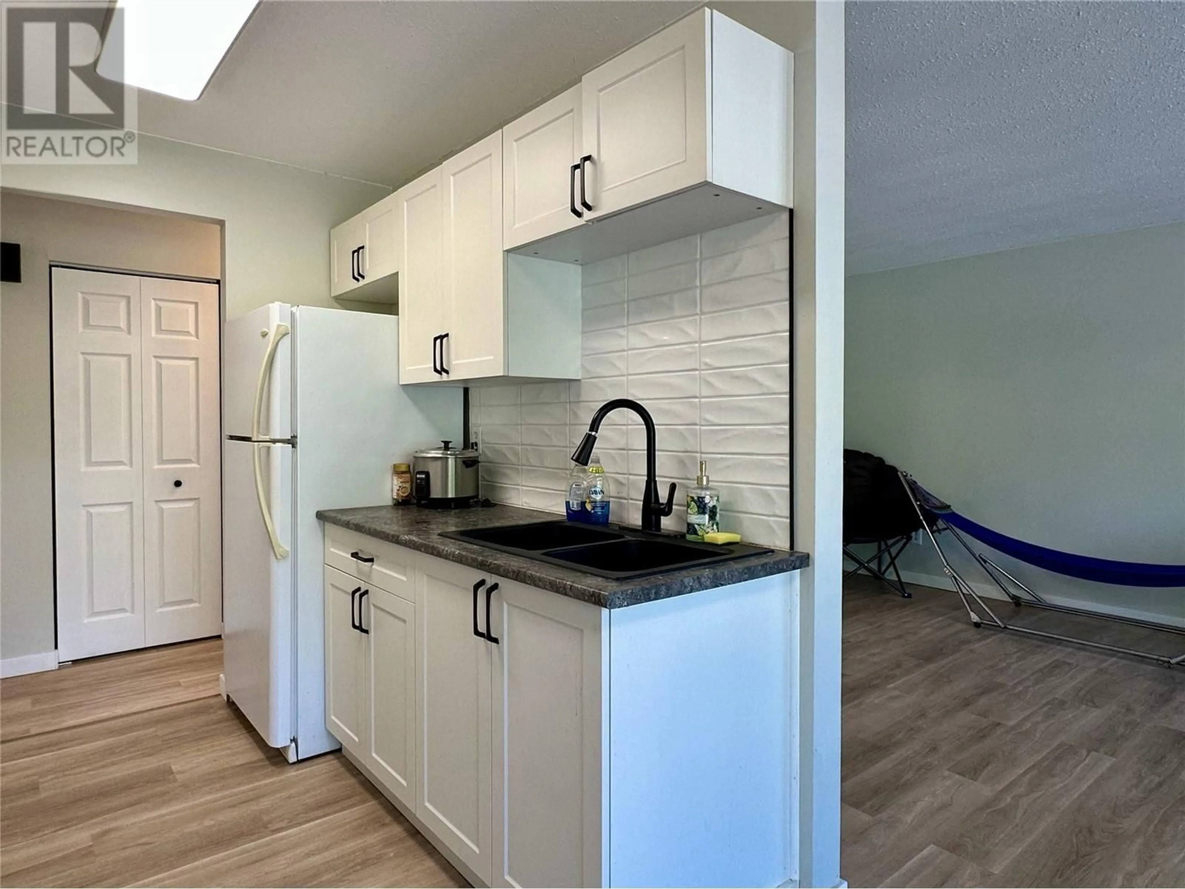 Standard kitchen, unknown for 215 - 3505 38 STREET, Vernon British Columbia V1T6X1