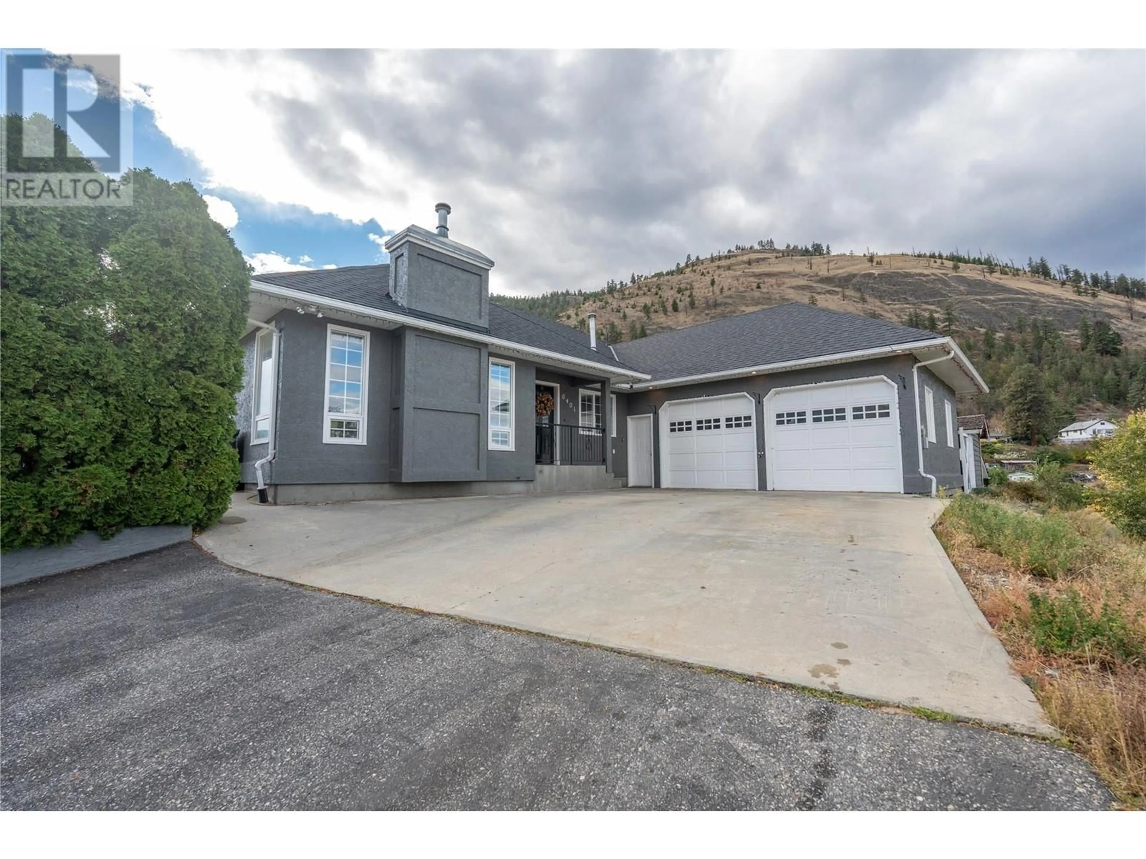 Home with vinyl exterior material, street for 6401 HARRISON HEIGHTS, Summerland British Columbia V0H1Z7