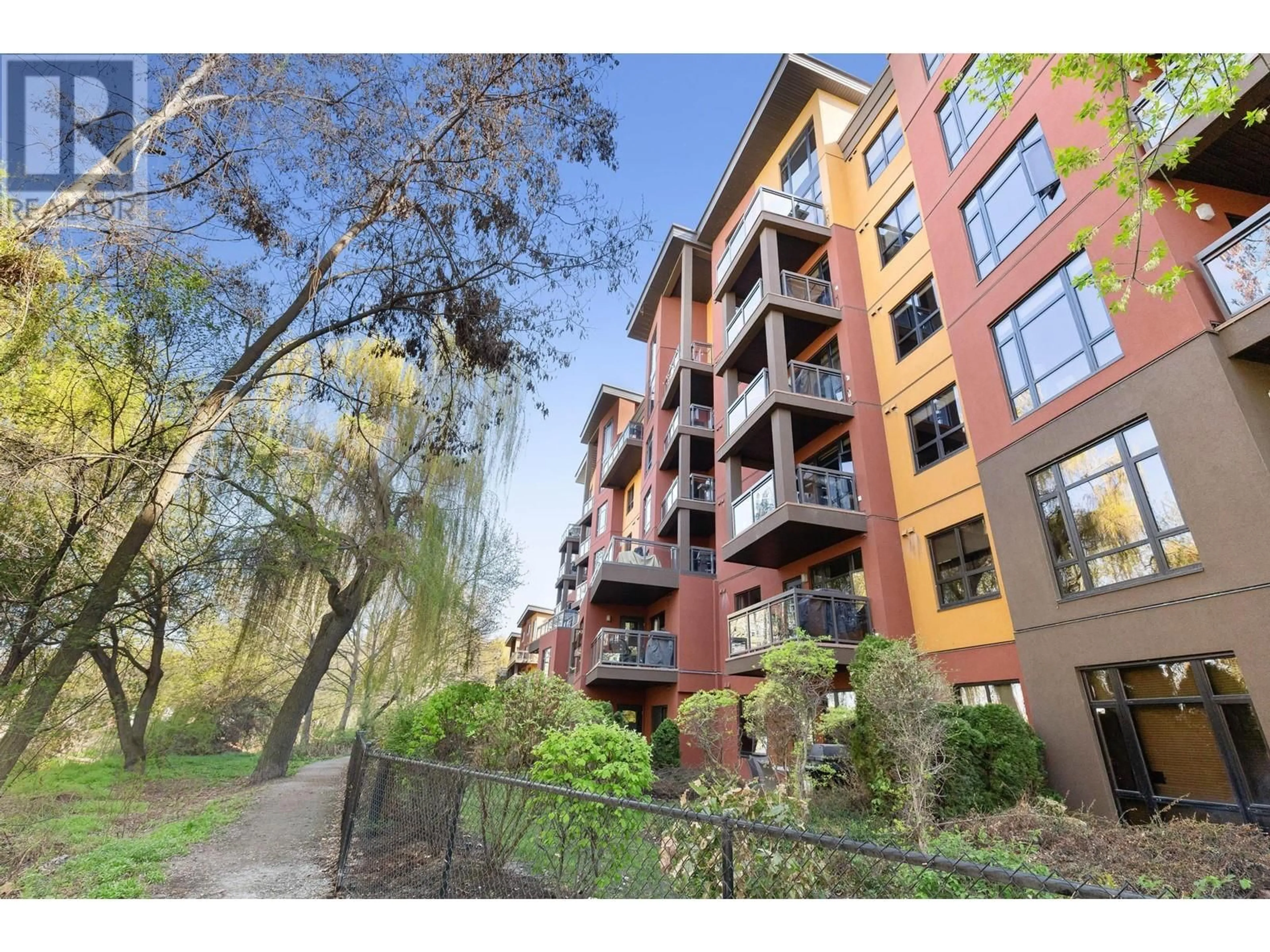 A pic from outside/outdoor area/front of a property/back of a property/a pic from drone, unknown for 543 - 654 COOK ROAD, Kelowna British Columbia V1W3G7