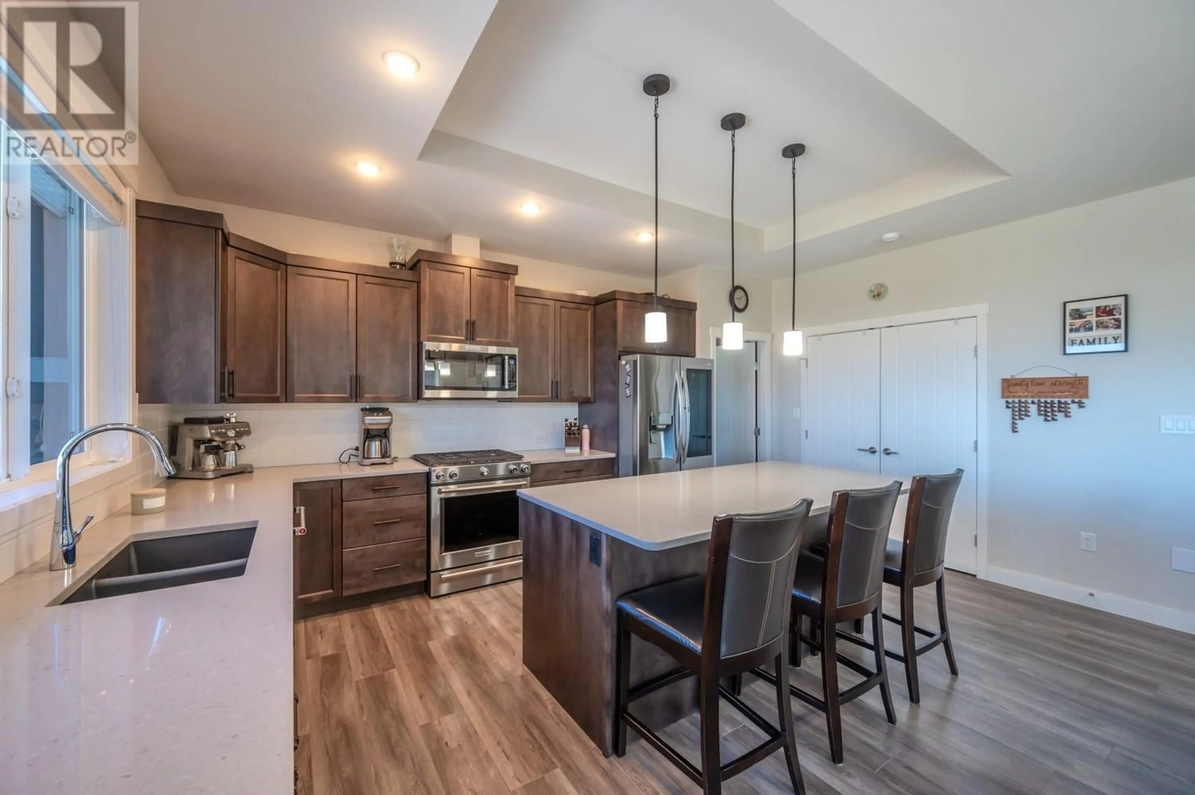 Open concept kitchen, unknown for 1114 HOLDEN ROAD, Penticton British Columbia V2A0B7