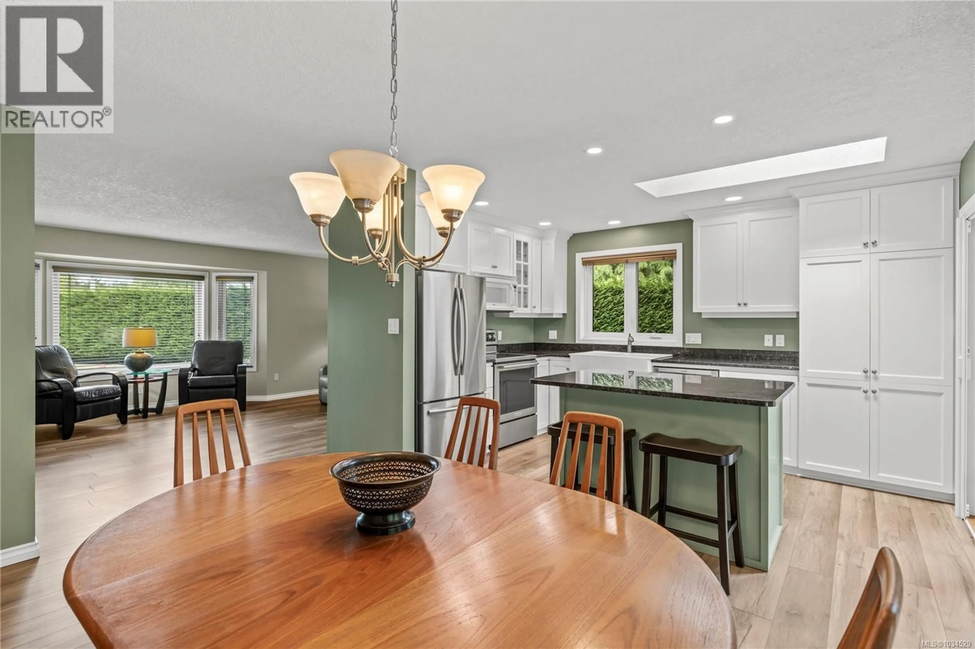 Open concept kitchen, ceramic/tile floor for 467 ROWAN DRIVE, Qualicum Beach British Columbia V9K1K1