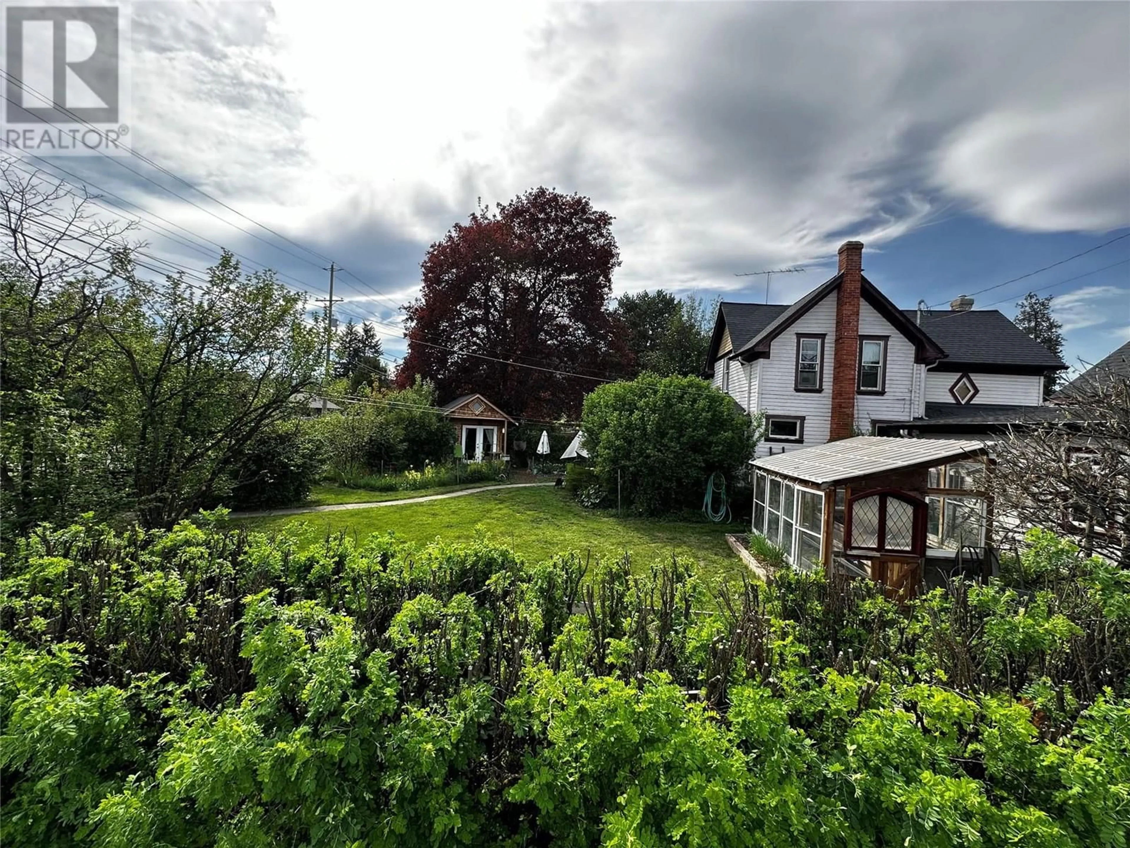 A pic from outside/outdoor area/front of a property/back of a property/a pic from drone, mountain view for 3720 WOOD AVENUE, Armstrong British Columbia V0E1B4