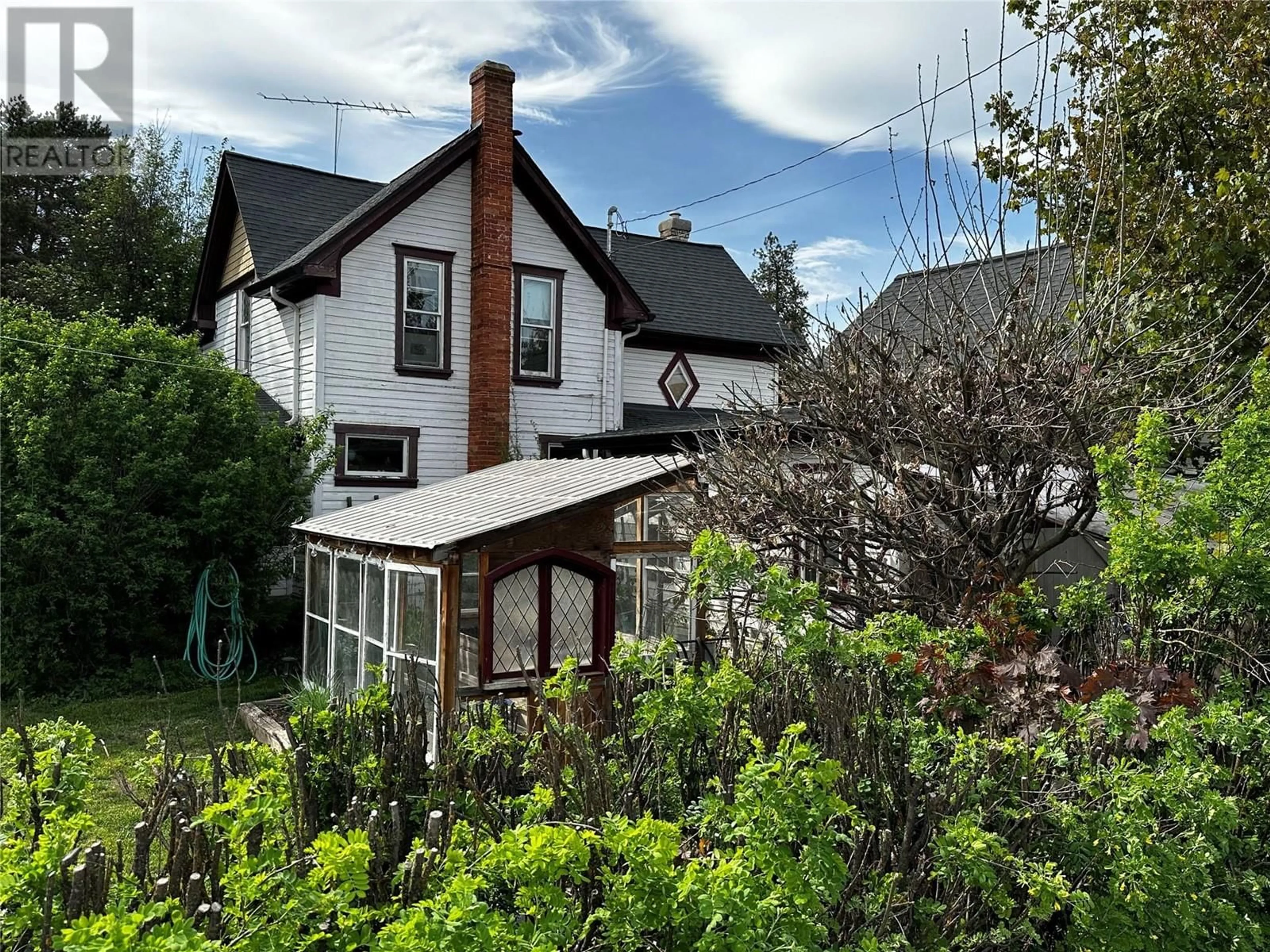 A pic from outside/outdoor area/front of a property/back of a property/a pic from drone, street for 3720 WOOD AVENUE, Armstrong British Columbia V0E1B4