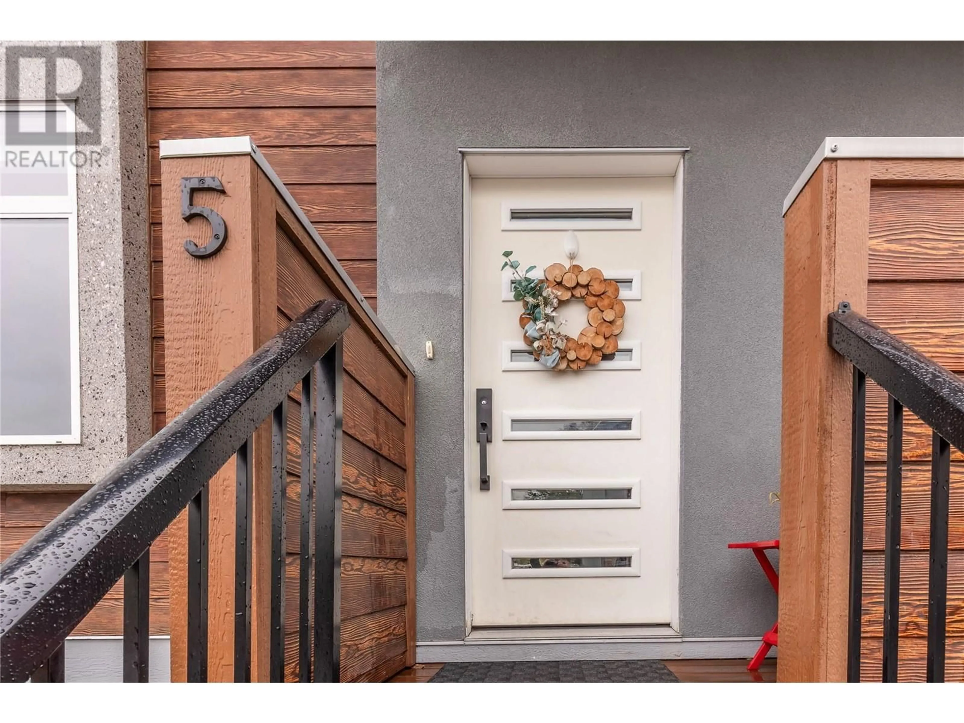 Indoor entryway for 5 - 5400 WILLOW DRIVE, Vernon British Columbia V1T7R3