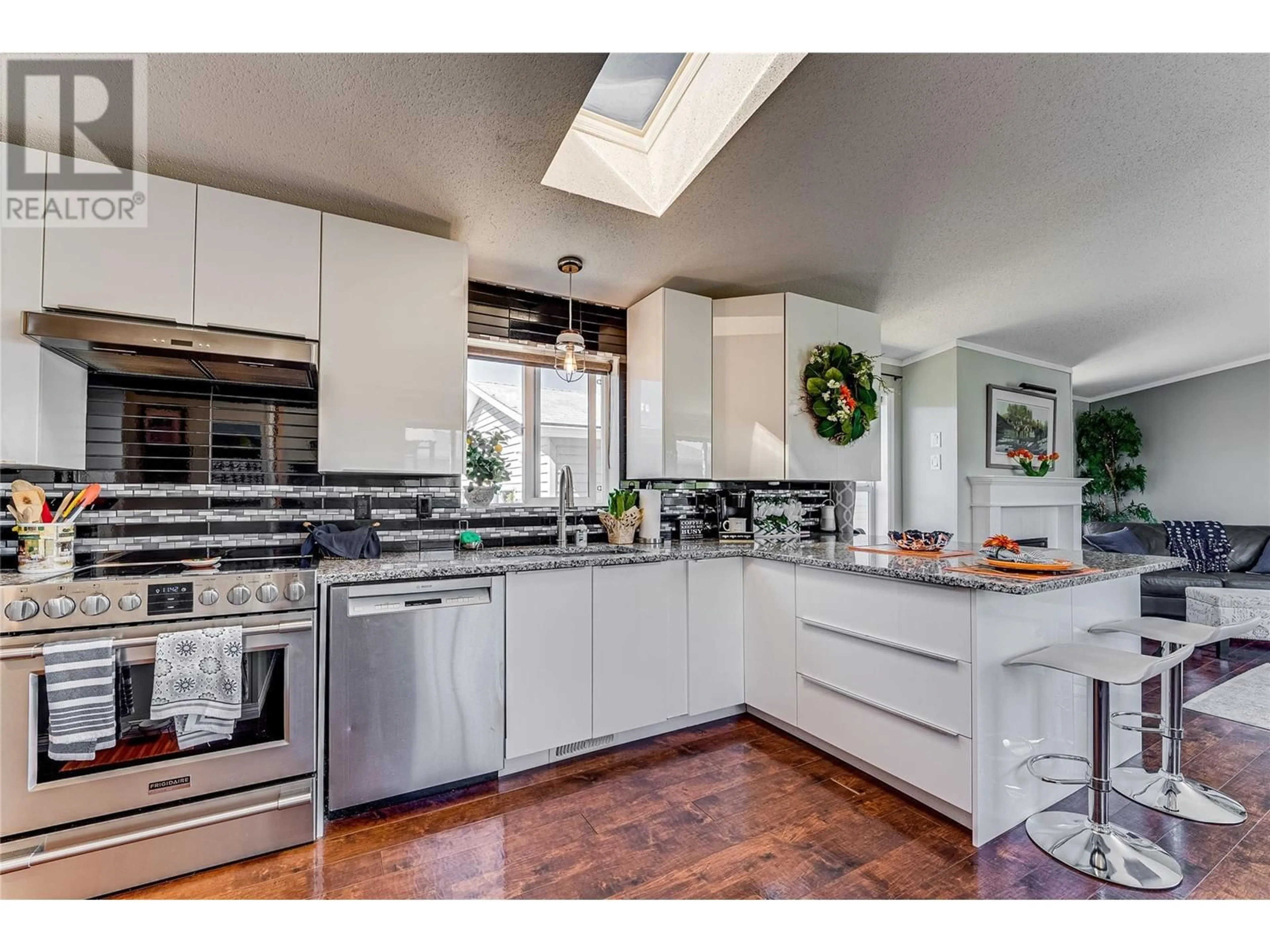 Open concept kitchen, ceramic/tile floor for 84 - 12560 WESTSIDE ROAD, Vernon British Columbia V1H1S9