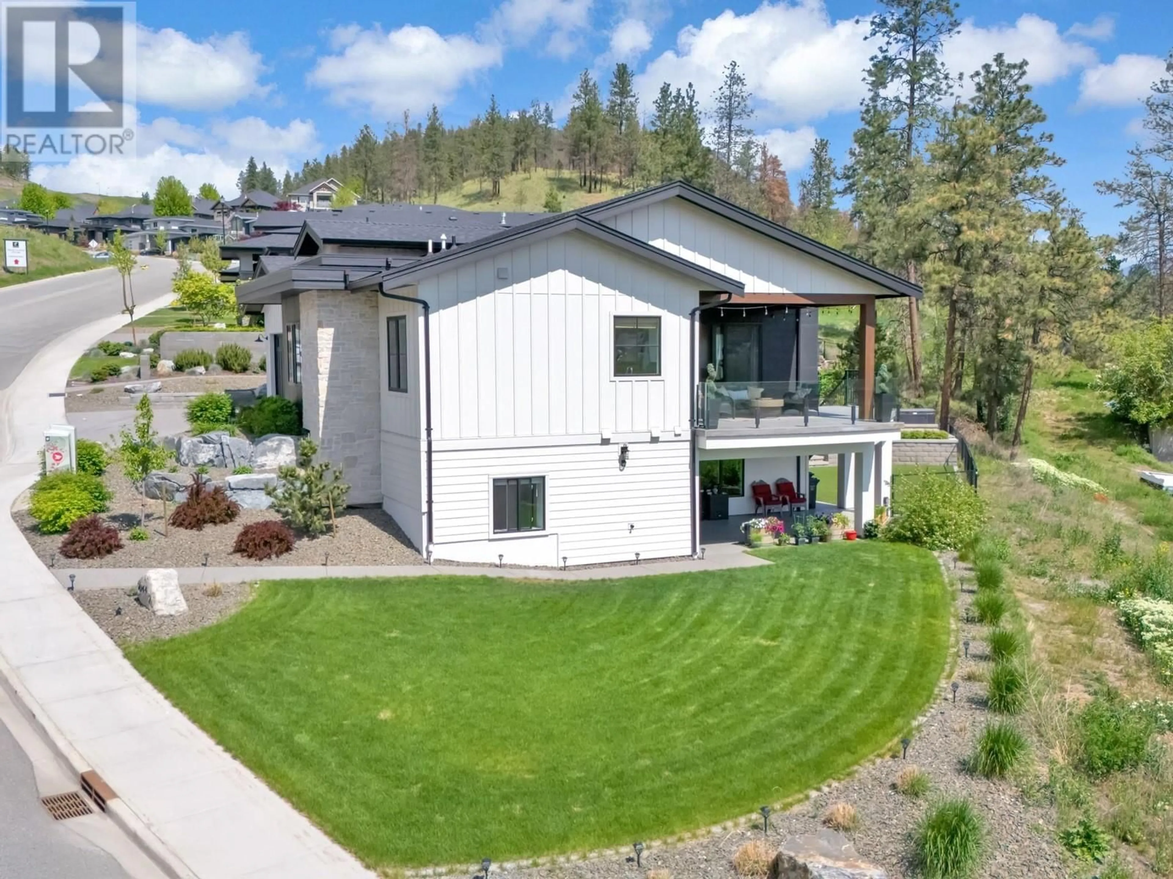 A pic from outside/outdoor area/front of a property/back of a property/a pic from drone, mountain view for 2044 BEGBIE ROAD, Kelowna British Columbia V1V2X3