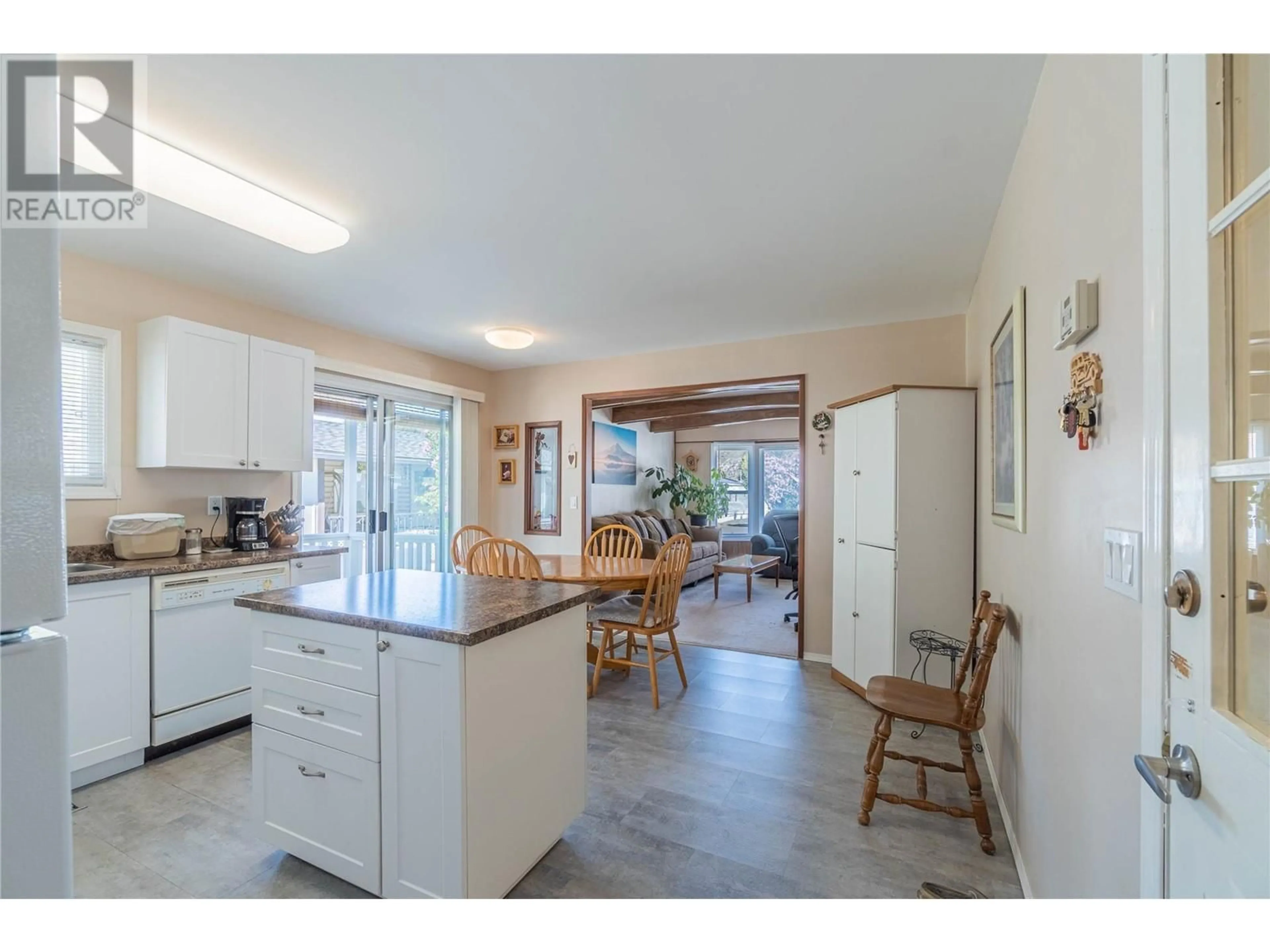 Open concept kitchen, unknown for 98 - 2401 ORD ROAD, Kamloops British Columbia V2B7V8