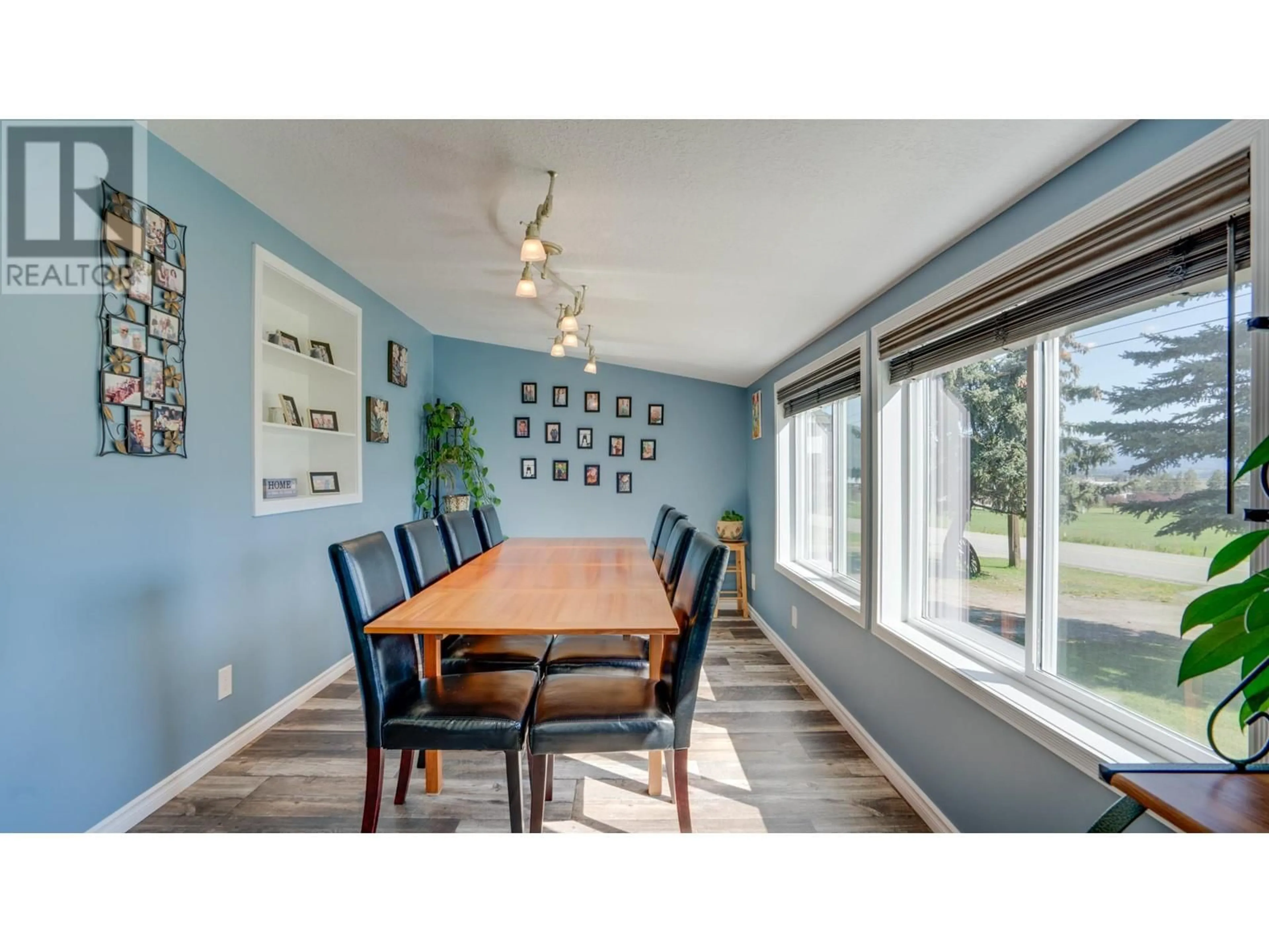 Dining room, wood/laminate floor for 4575 GRANDVIEW FLATS ROAD NORTH, Spallumcheen British Columbia V4Y0R1
