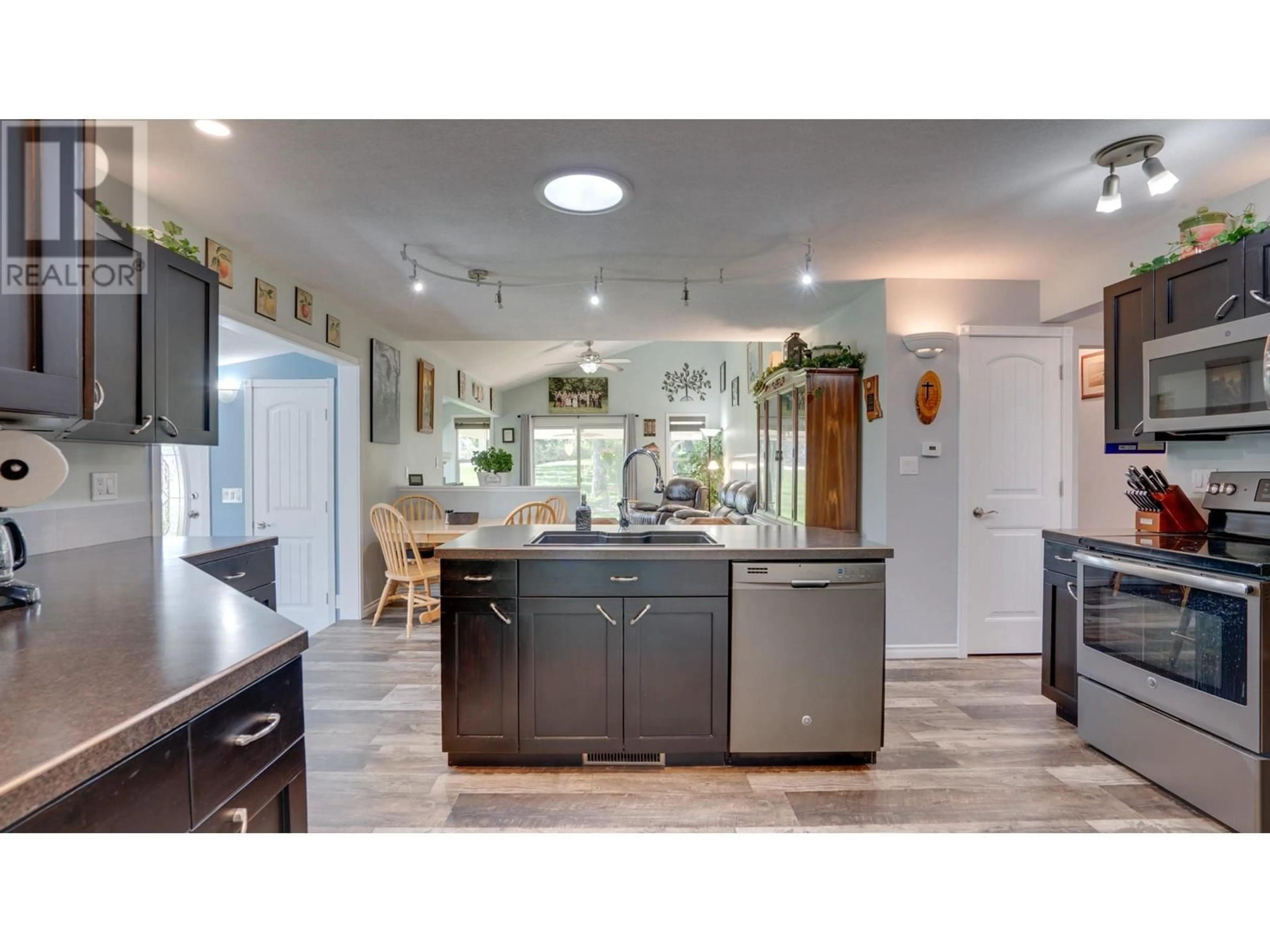 Open concept kitchen, ceramic/tile floor for 4575 GRANDVIEW FLATS ROAD NORTH, Spallumcheen British Columbia V4Y0R1