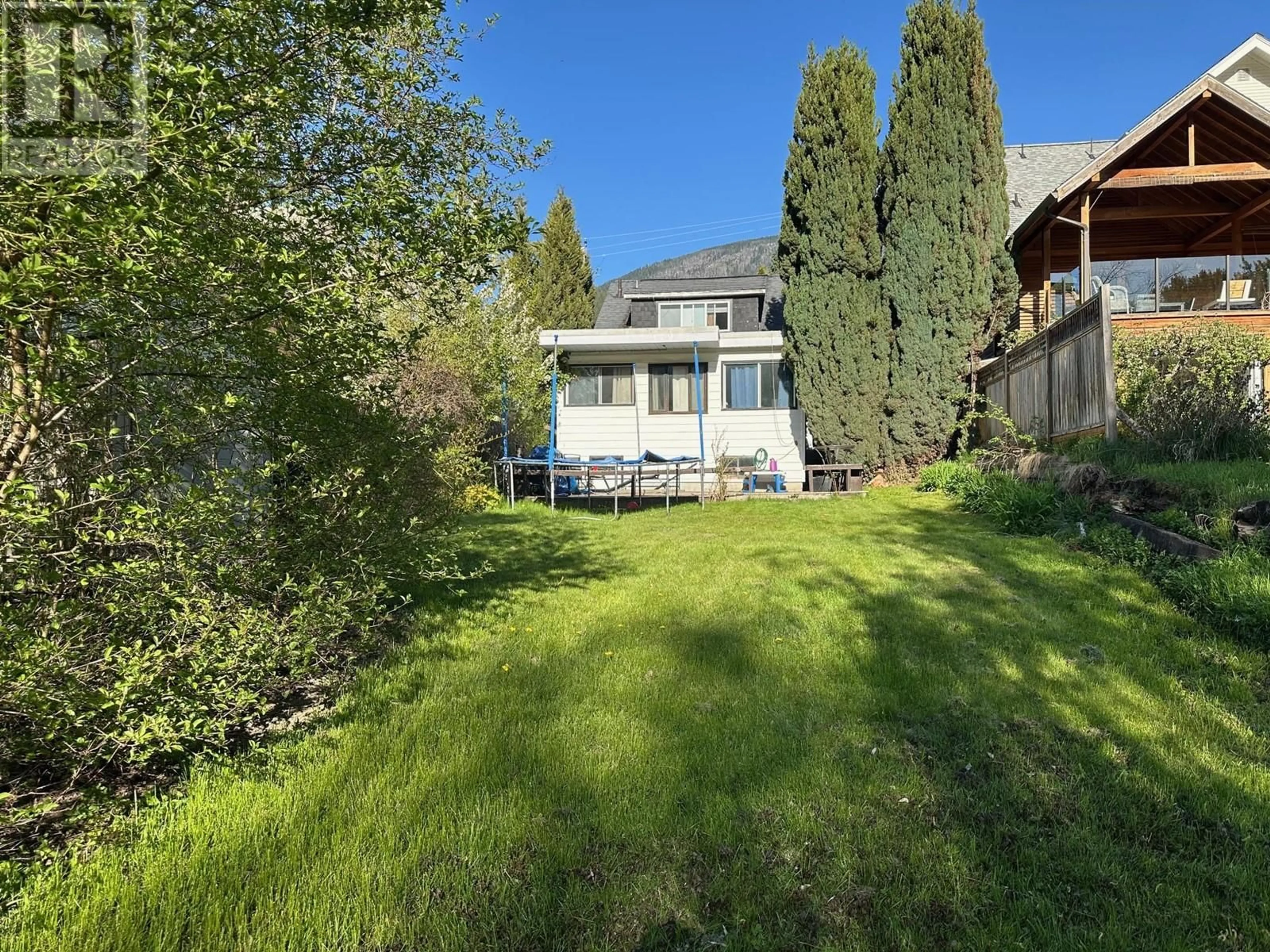 A pic from outside/outdoor area/front of a property/back of a property/a pic from drone, unknown for 609 SECOND STREET, Nelson British Columbia V1L2L7