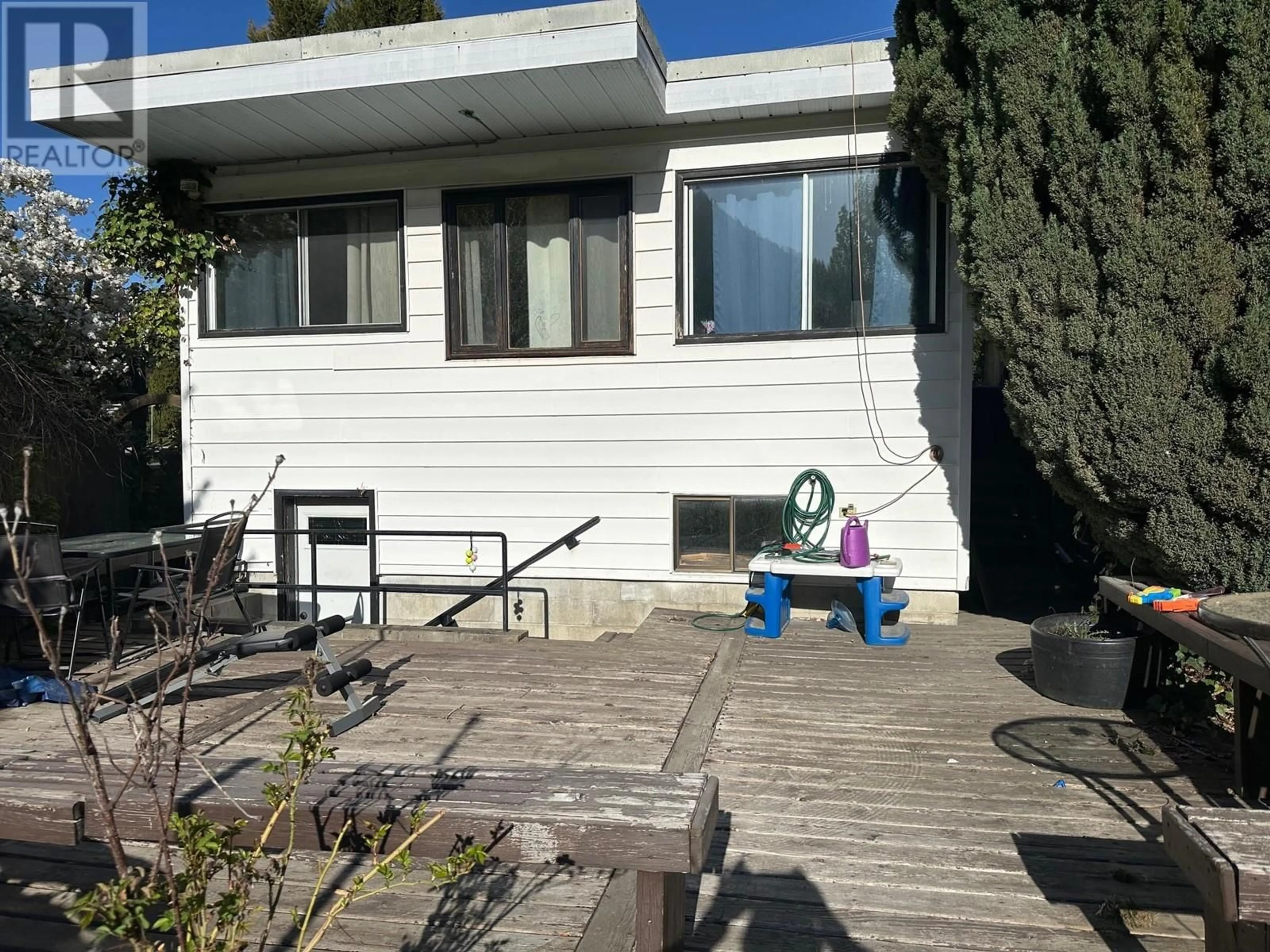 Patio, street for 609 SECOND STREET, Nelson British Columbia V1L2L7