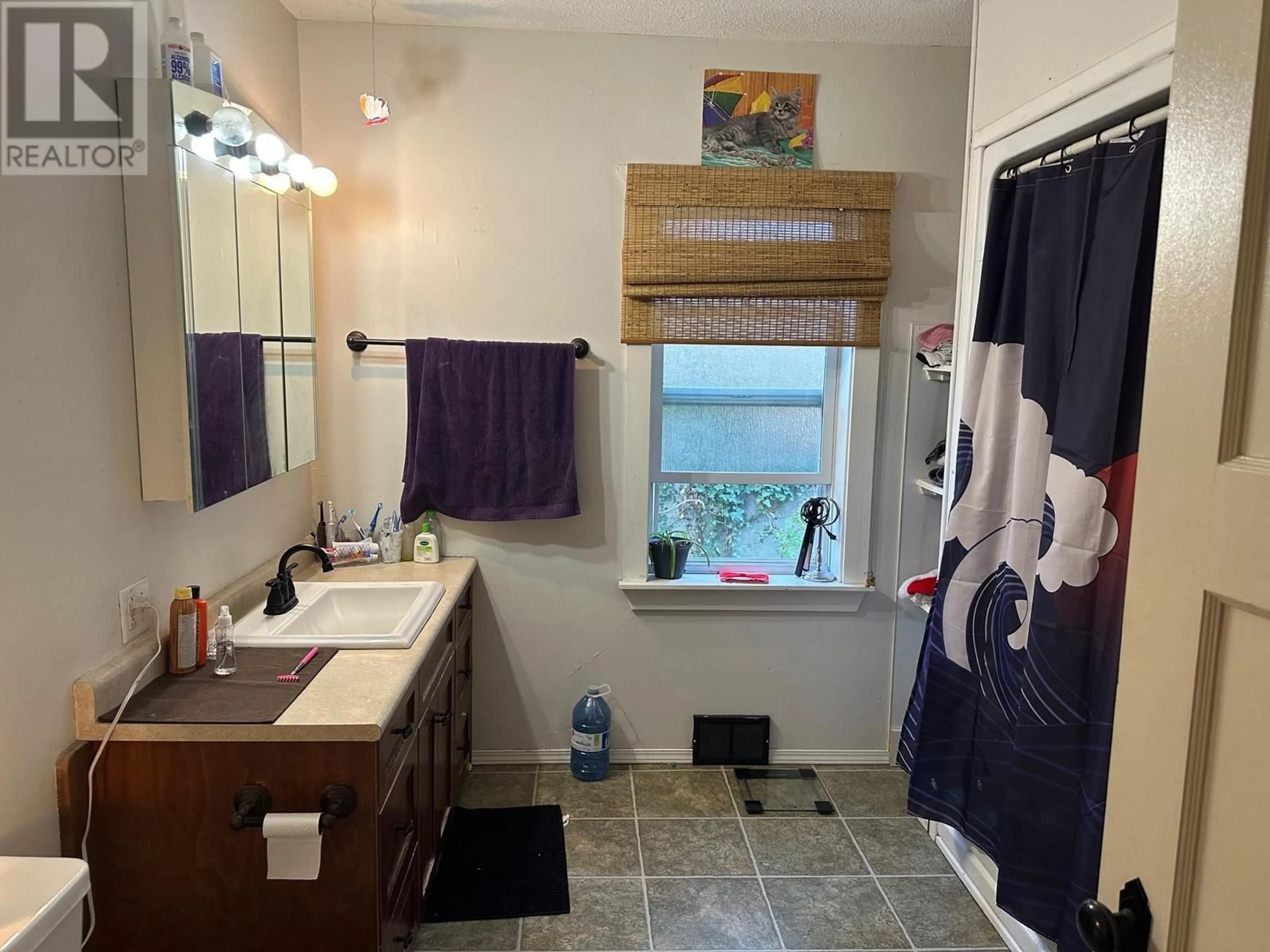 Standard bathroom, ceramic/tile floor for 609 SECOND STREET, Nelson British Columbia V1L2L7