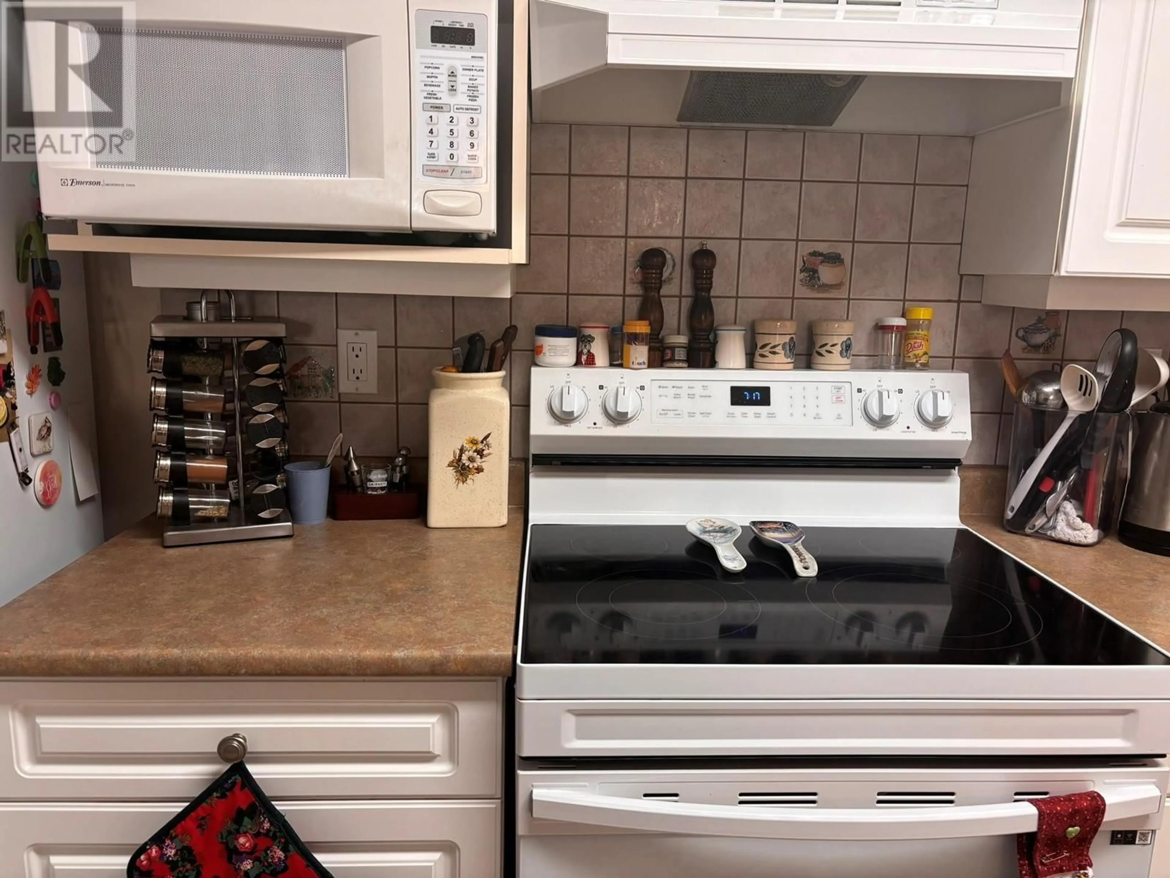 Standard kitchen, ceramic/tile floor for 304 - 2169 FLAMINGO ROAD, Kamloops British Columbia V2C4J8