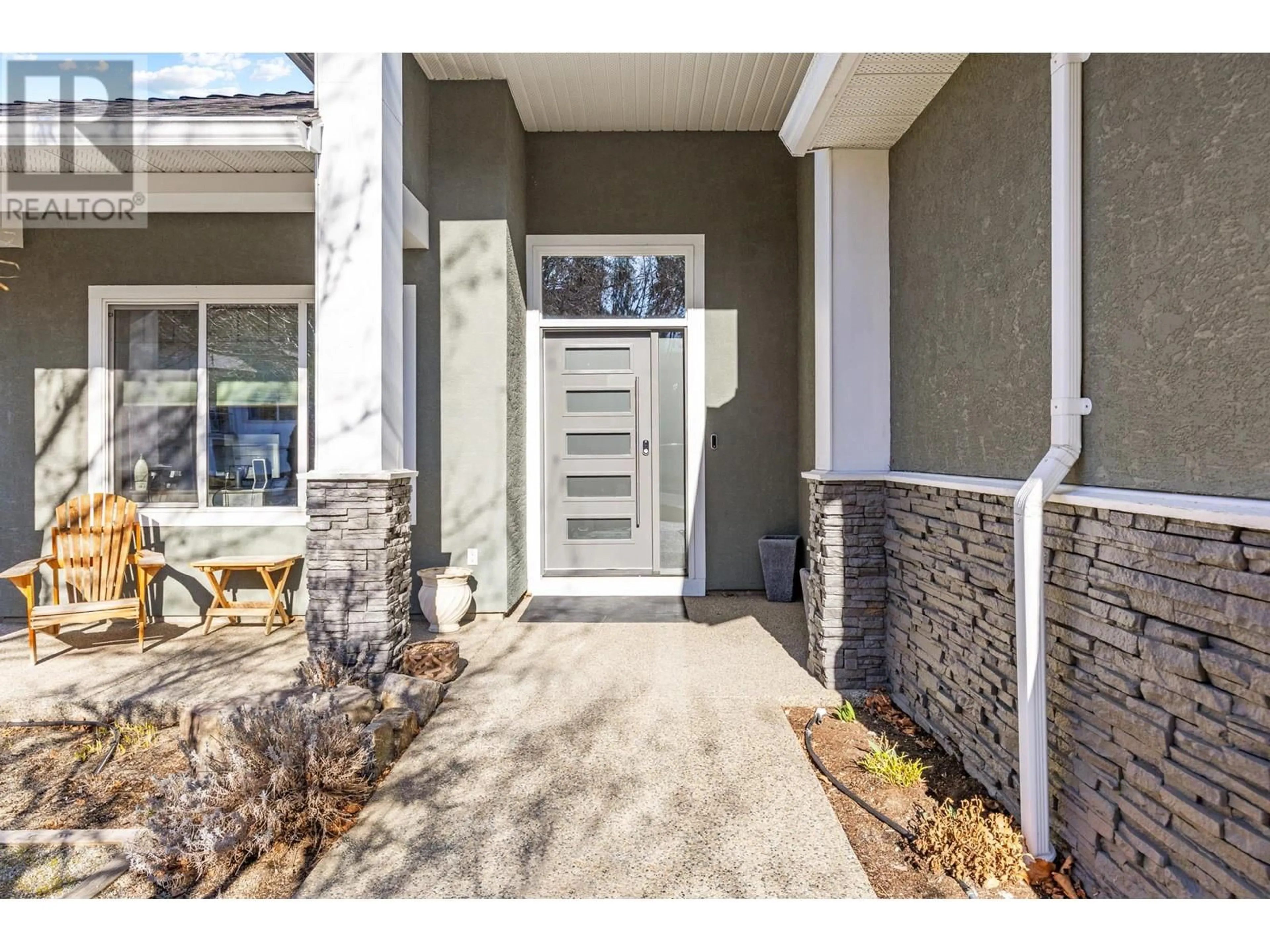 Indoor entryway for 1835 PEAK POINT COURT, West Kelowna British Columbia V1Z4B4