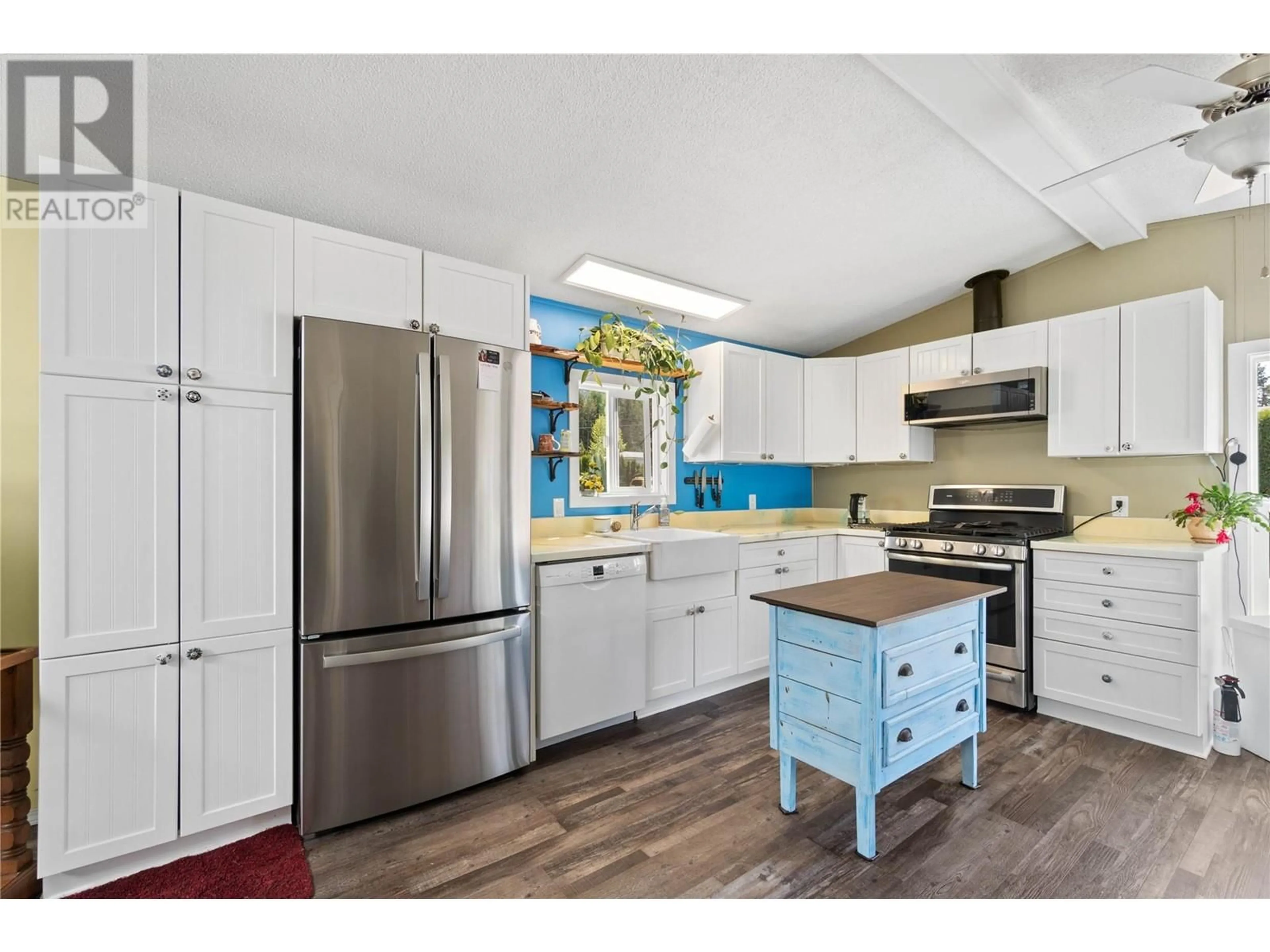 Open concept kitchen, unknown for 5201 67 AVENUE NORTHEAST, Canoe British Columbia V0E1K0