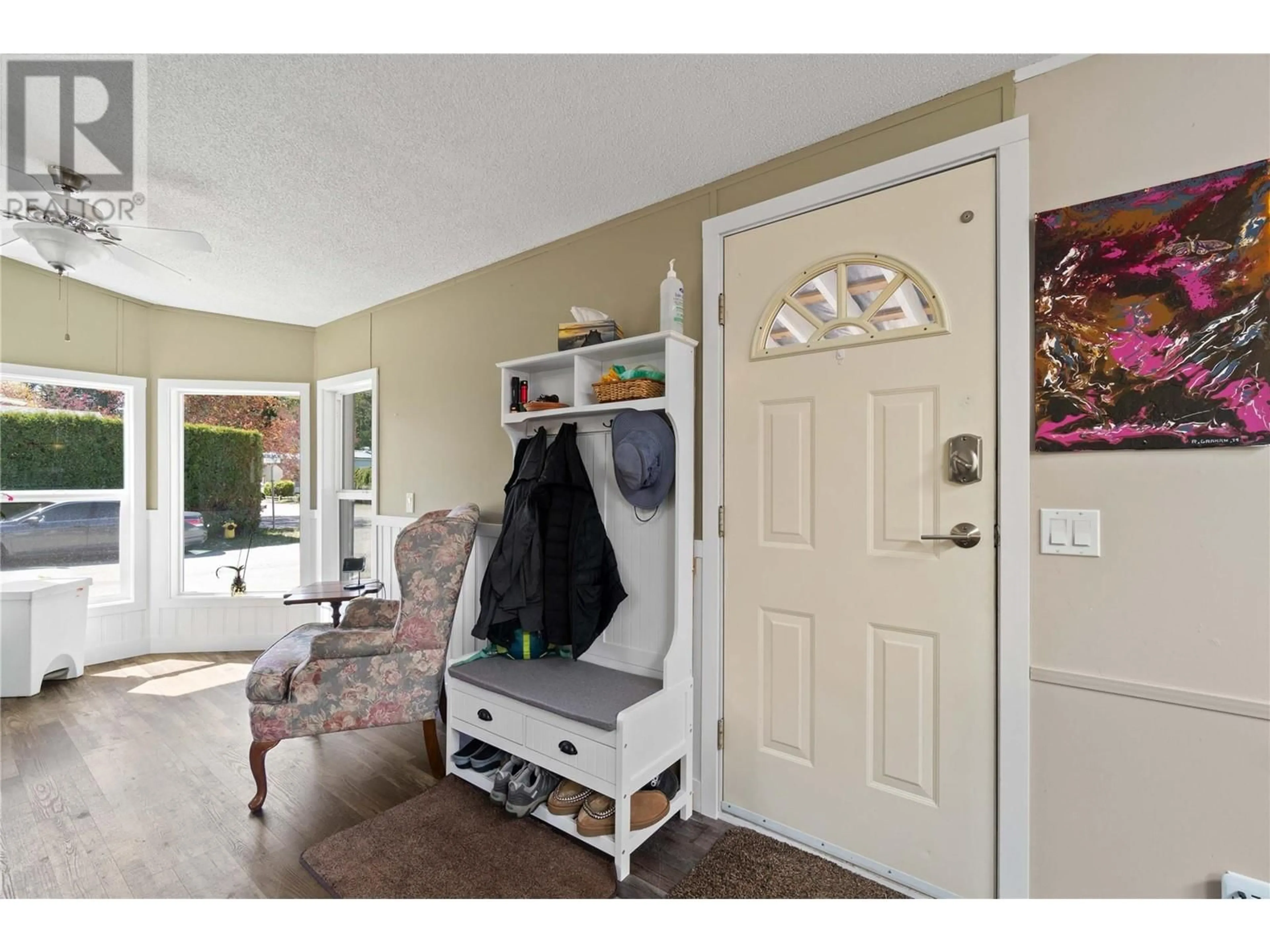 Indoor entryway for 5201 67 AVENUE NORTHEAST, Canoe British Columbia V0E1K0