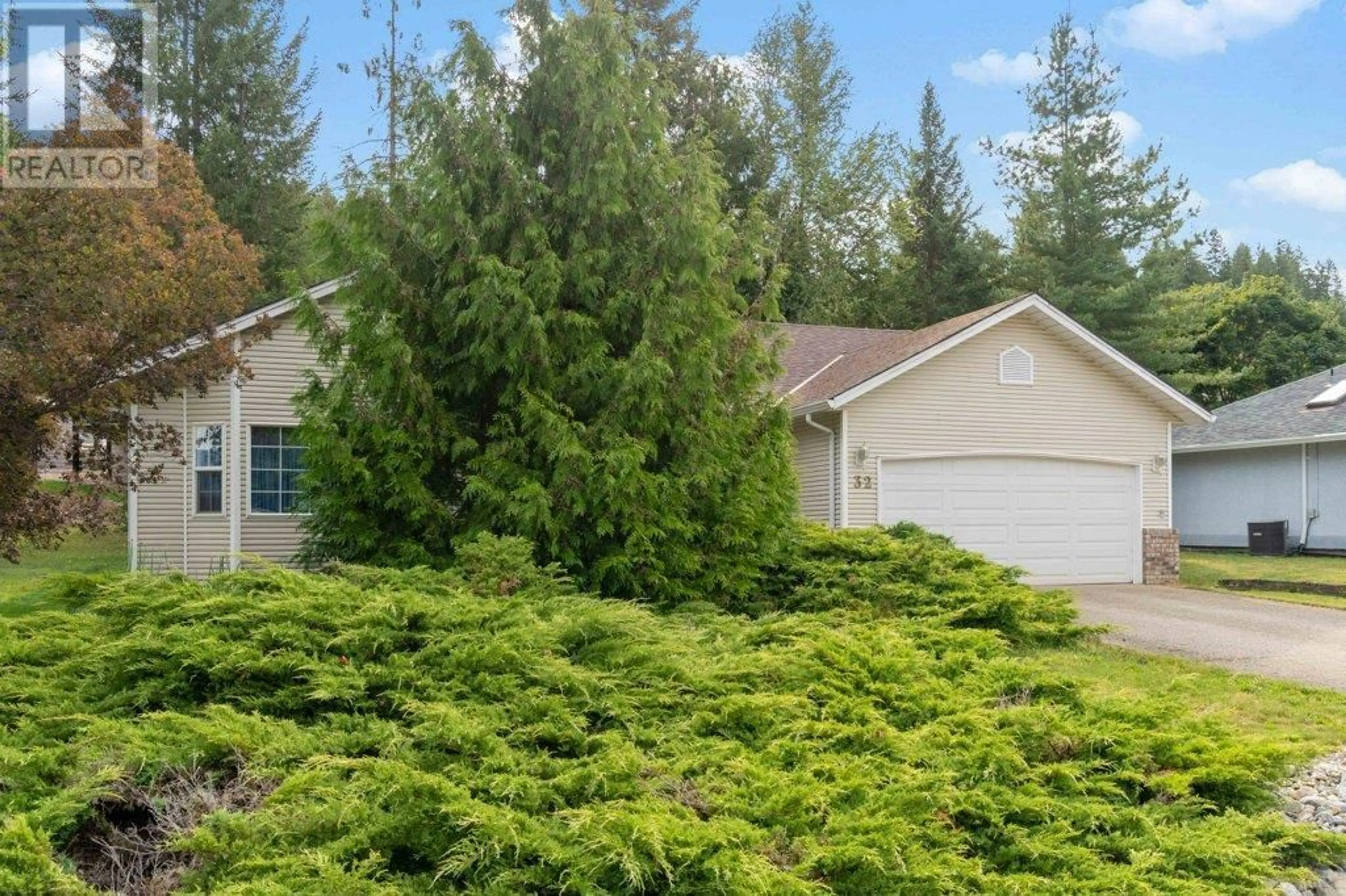 A pic from outside/outdoor area/front of a property/back of a property/a pic from drone, forest/trees view for 32 - 2592 ALPEN PARADIES ROAD, Blind Bay British Columbia V0E1H1