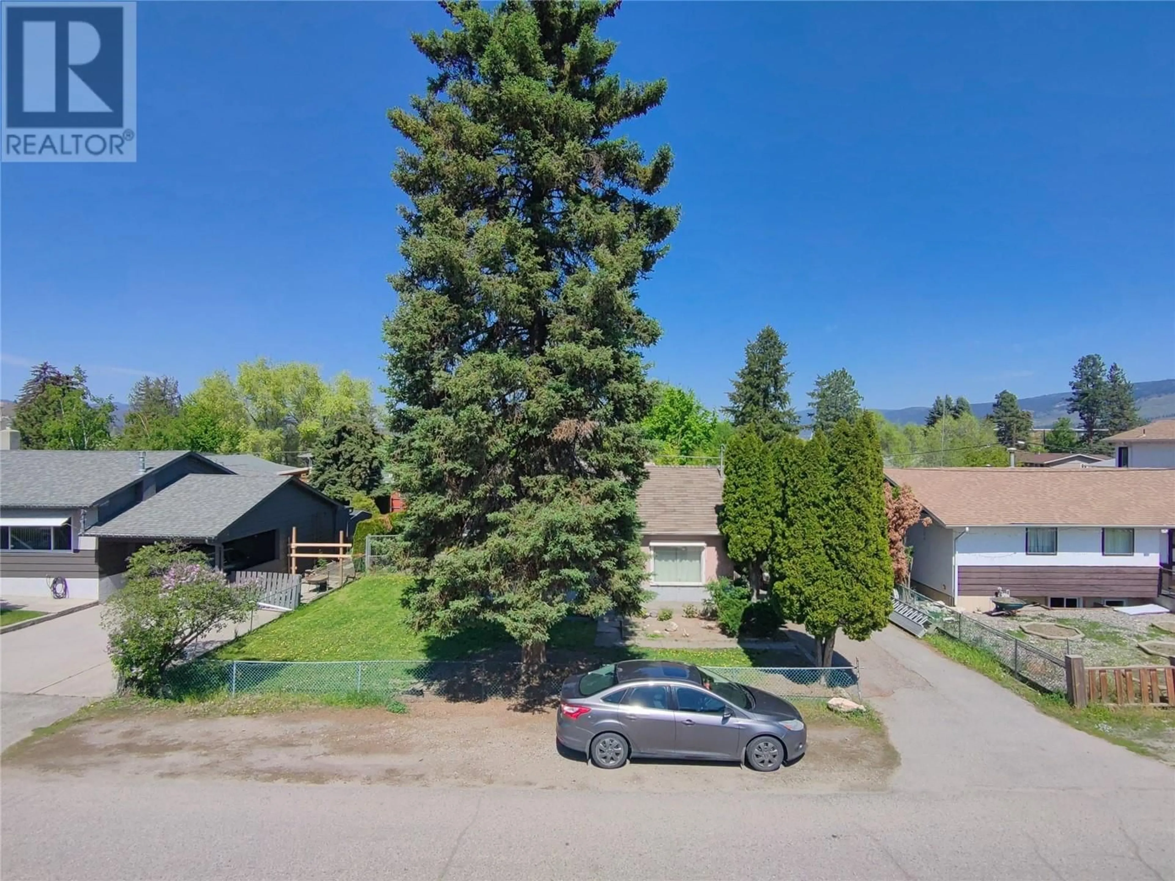 A pic from outside/outdoor area/front of a property/back of a property/a pic from drone, street for 200 PONTO ROAD, Kelowna British Columbia V1X2G1