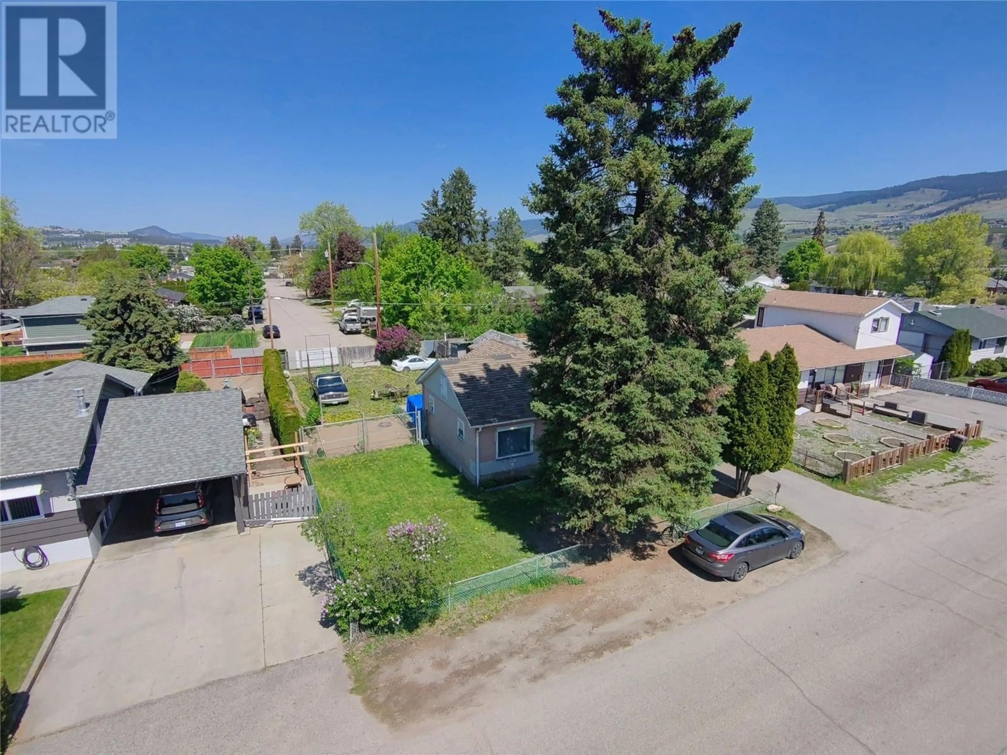A pic from outside/outdoor area/front of a property/back of a property/a pic from drone, mountain view for 200 PONTO ROAD, Kelowna British Columbia V1X2G1