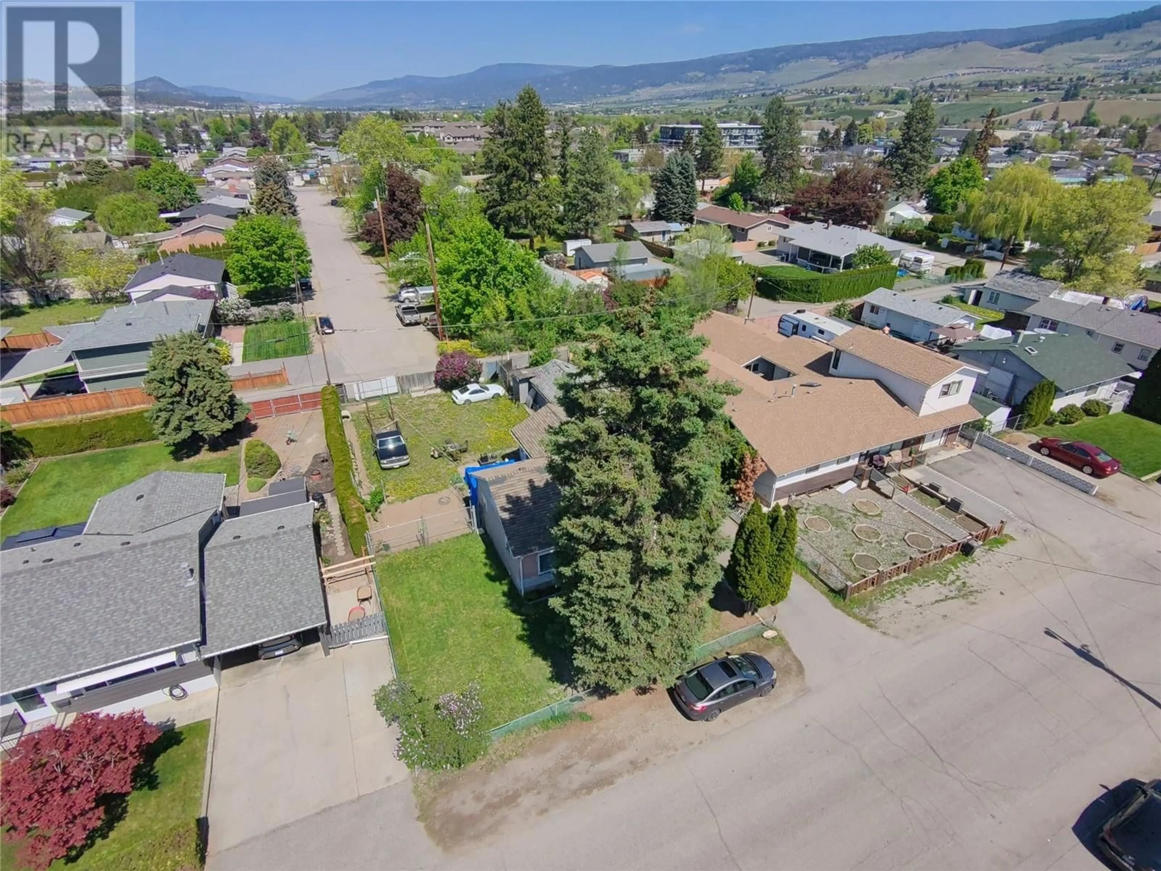 A pic from outside/outdoor area/front of a property/back of a property/a pic from drone, mountain view for 200 PONTO ROAD, Kelowna British Columbia V1X2G1