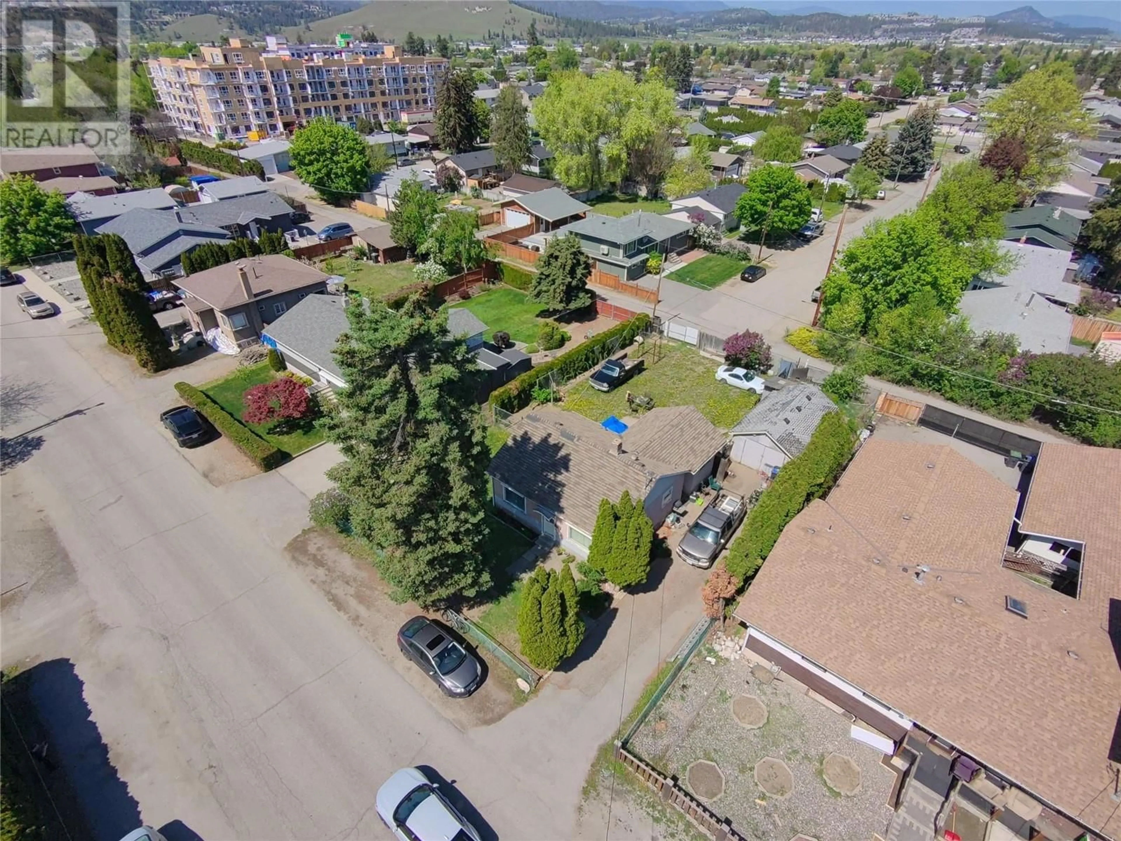 A pic from outside/outdoor area/front of a property/back of a property/a pic from drone, street for 200 PONTO ROAD, Kelowna British Columbia V1X2G1
