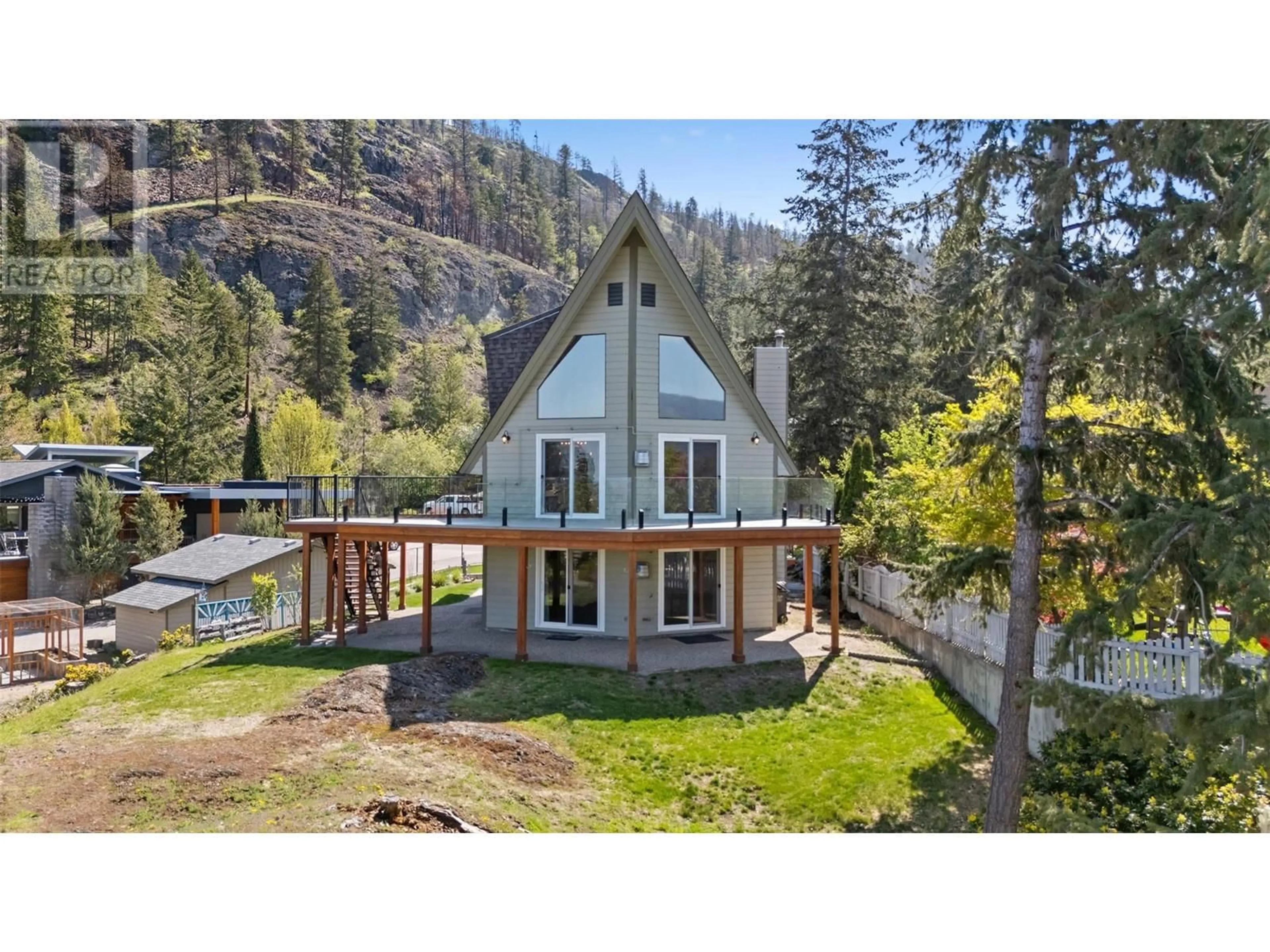 A pic from outside/outdoor area/front of a property/back of a property/a pic from drone, water/lake/river/ocean view for 1128 LYNN COURT, Kelowna British Columbia V1V1H1