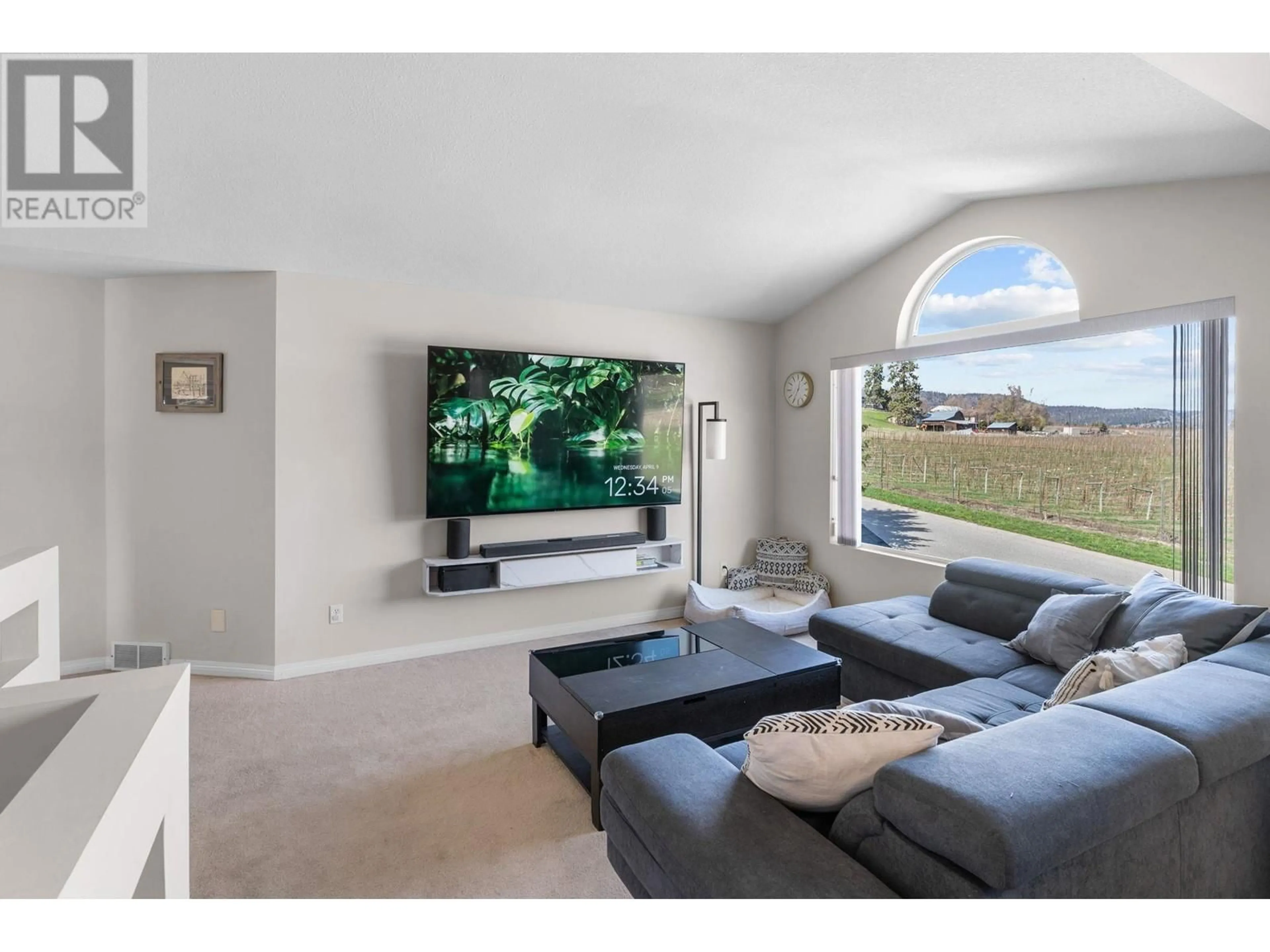 Home theater for 2455 SILVER PLACE, Kelowna British Columbia V1V1M9