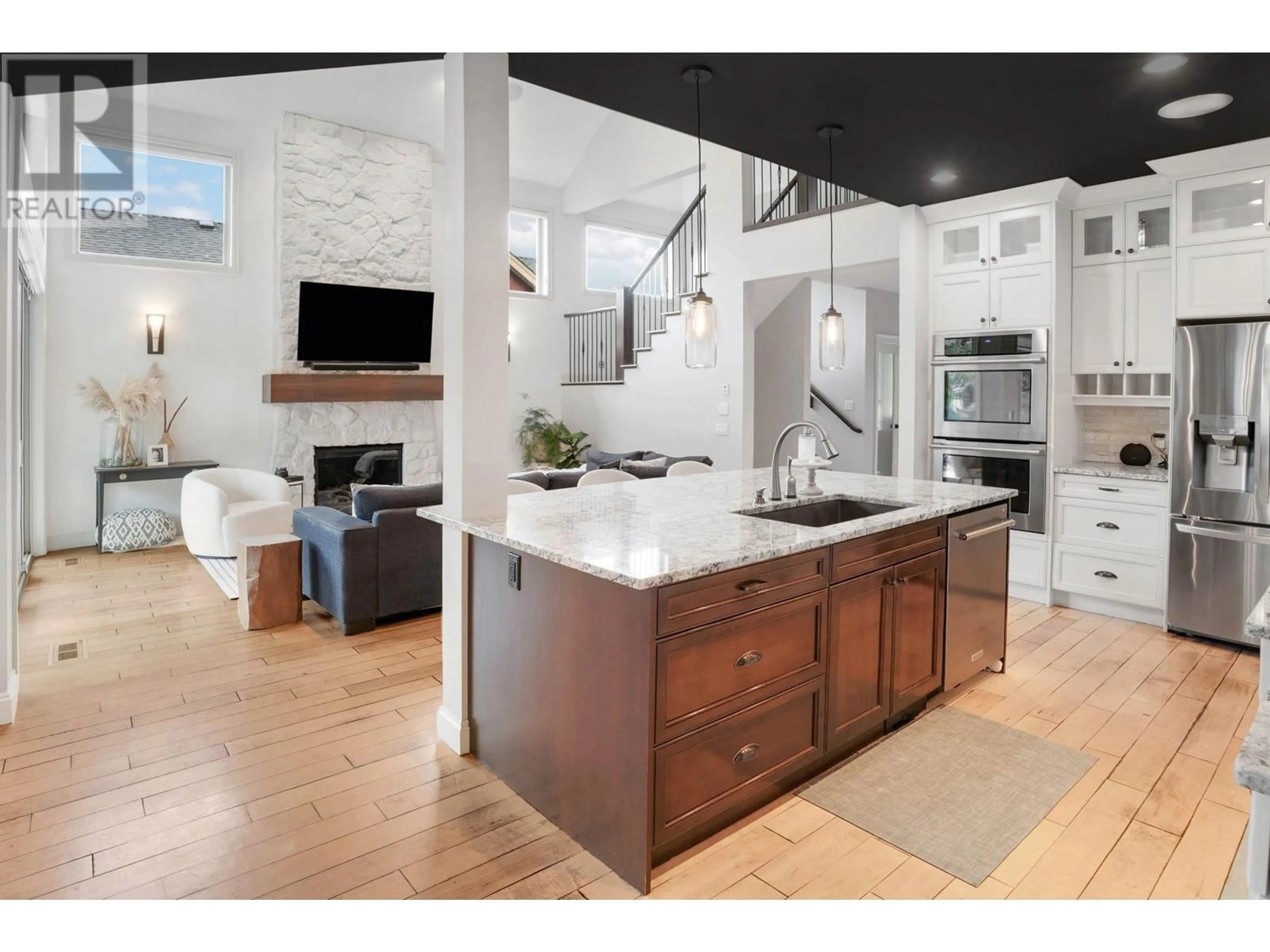 Open concept kitchen, unknown for 1982 HIDDEN RIDGE PLACE, Kelowna British Columbia V1V2X8
