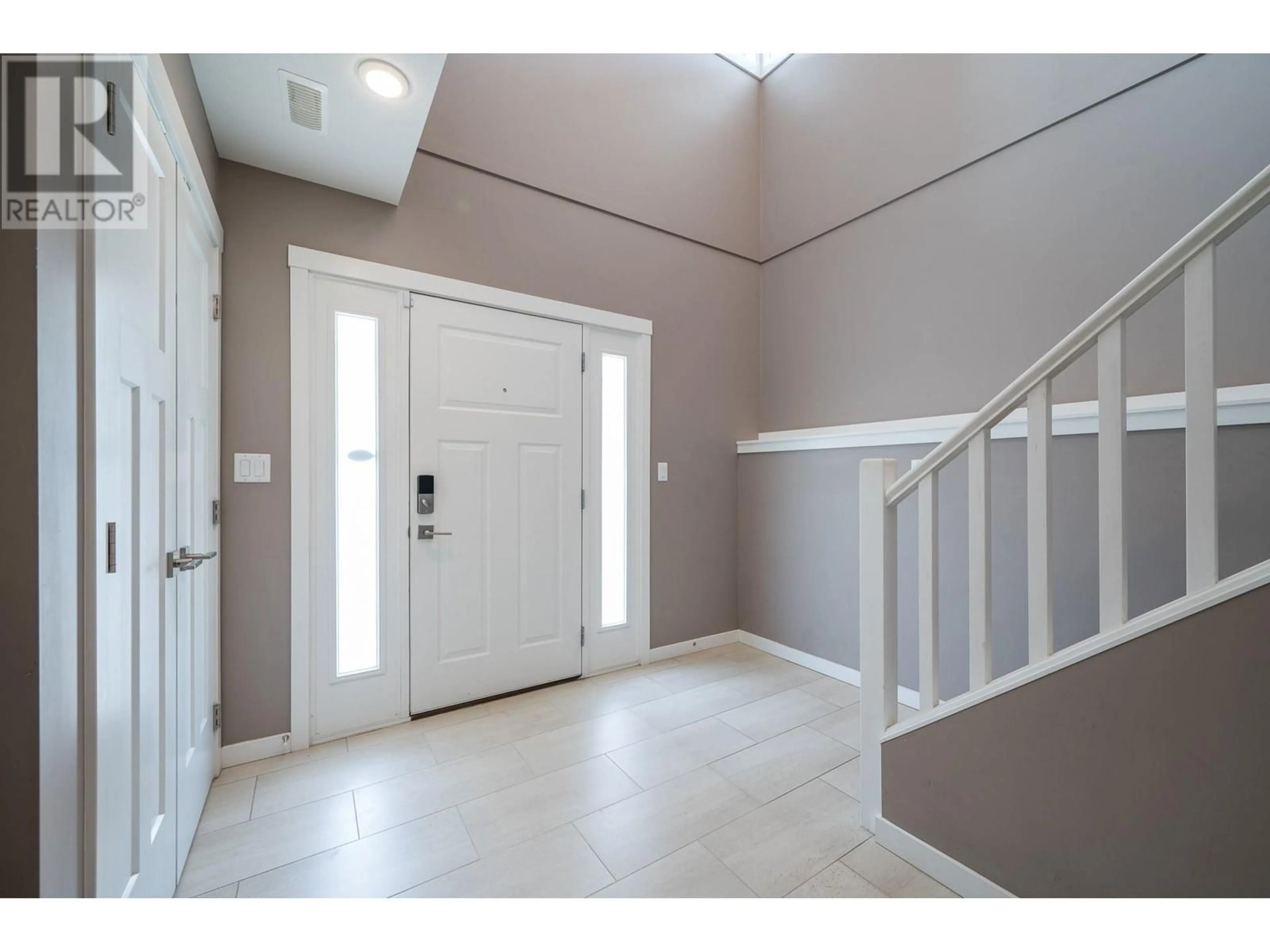 Indoor entryway for 2198 SADDLEBACK DRIVE, Kamloops British Columbia V2B0G7