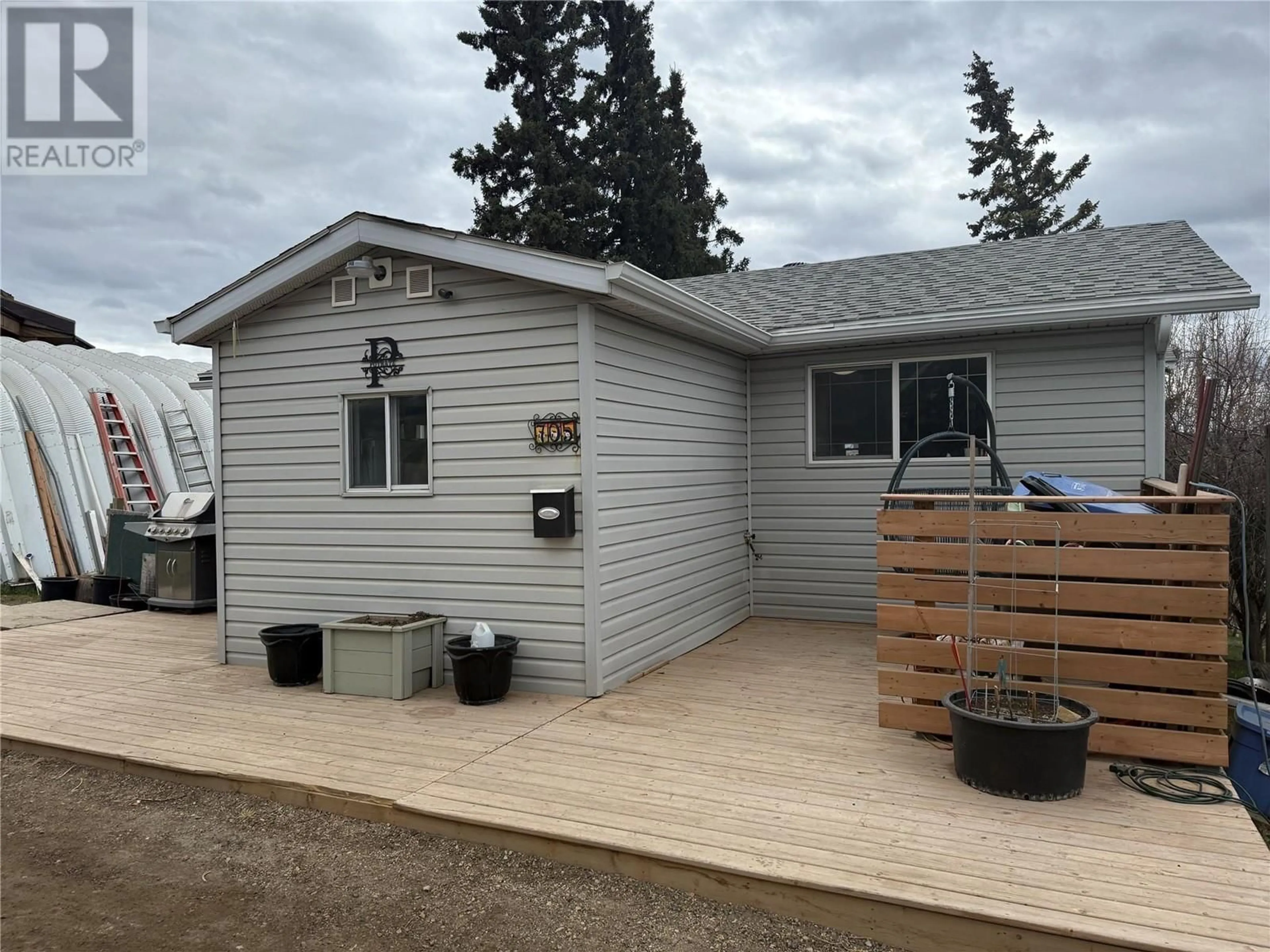 Home with vinyl exterior material, unknown for 705 100A AVENUE, Dawson Creek British Columbia V1G1X8