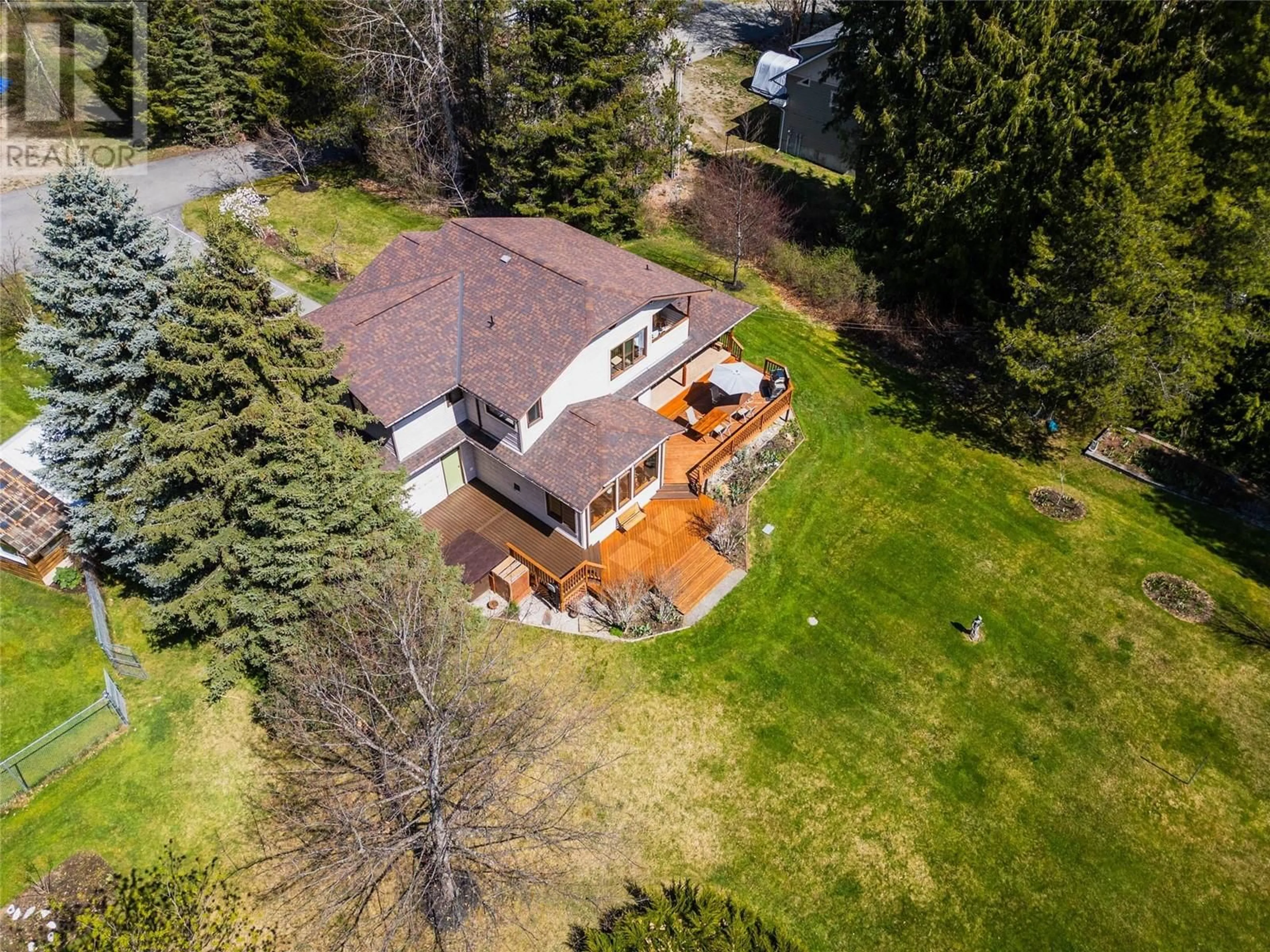 A pic from outside/outdoor area/front of a property/back of a property/a pic from drone, unknown for 6158 REDFISH ROAD, Nelson British Columbia V1L6M9
