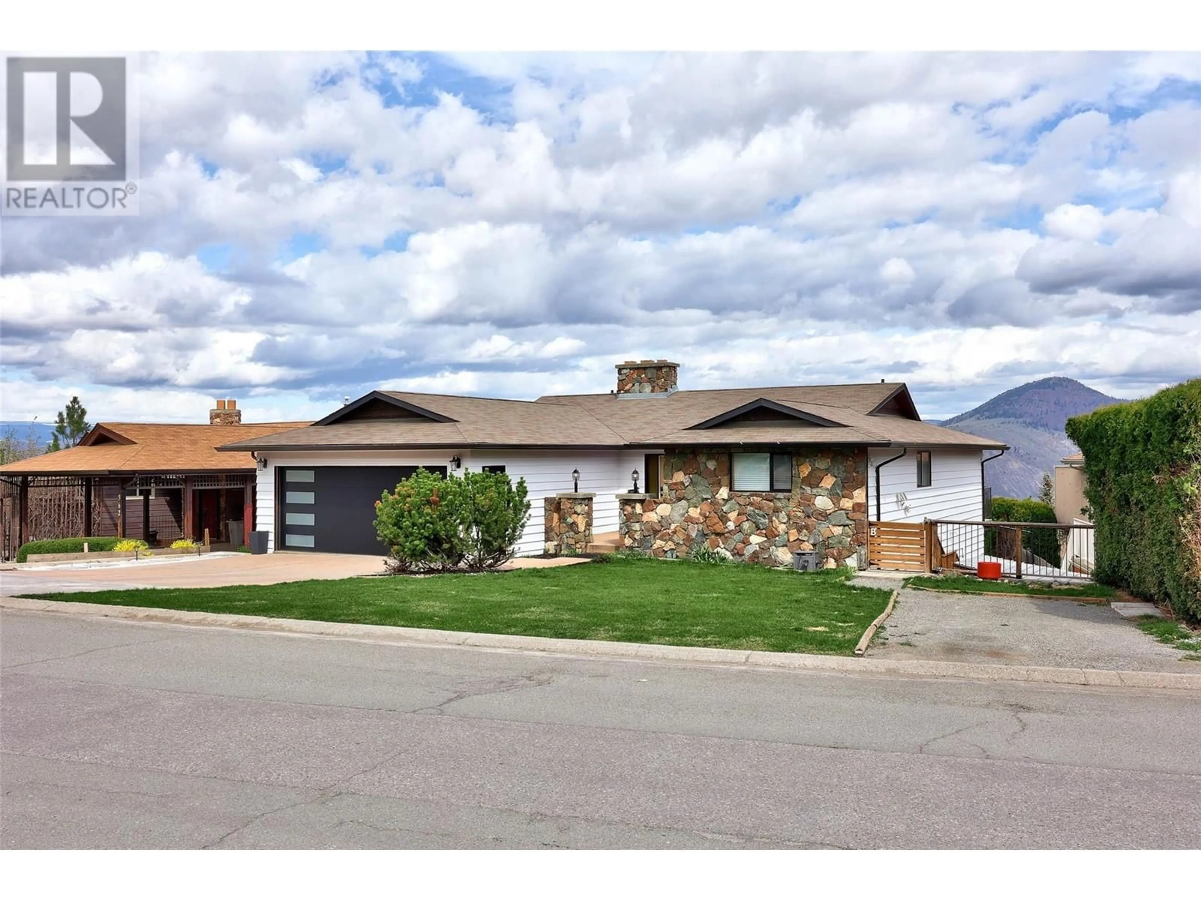 Home with vinyl exterior material, street for 356 GLENEAGLES DRIVE, Kamloops British Columbia V2E1Z4
